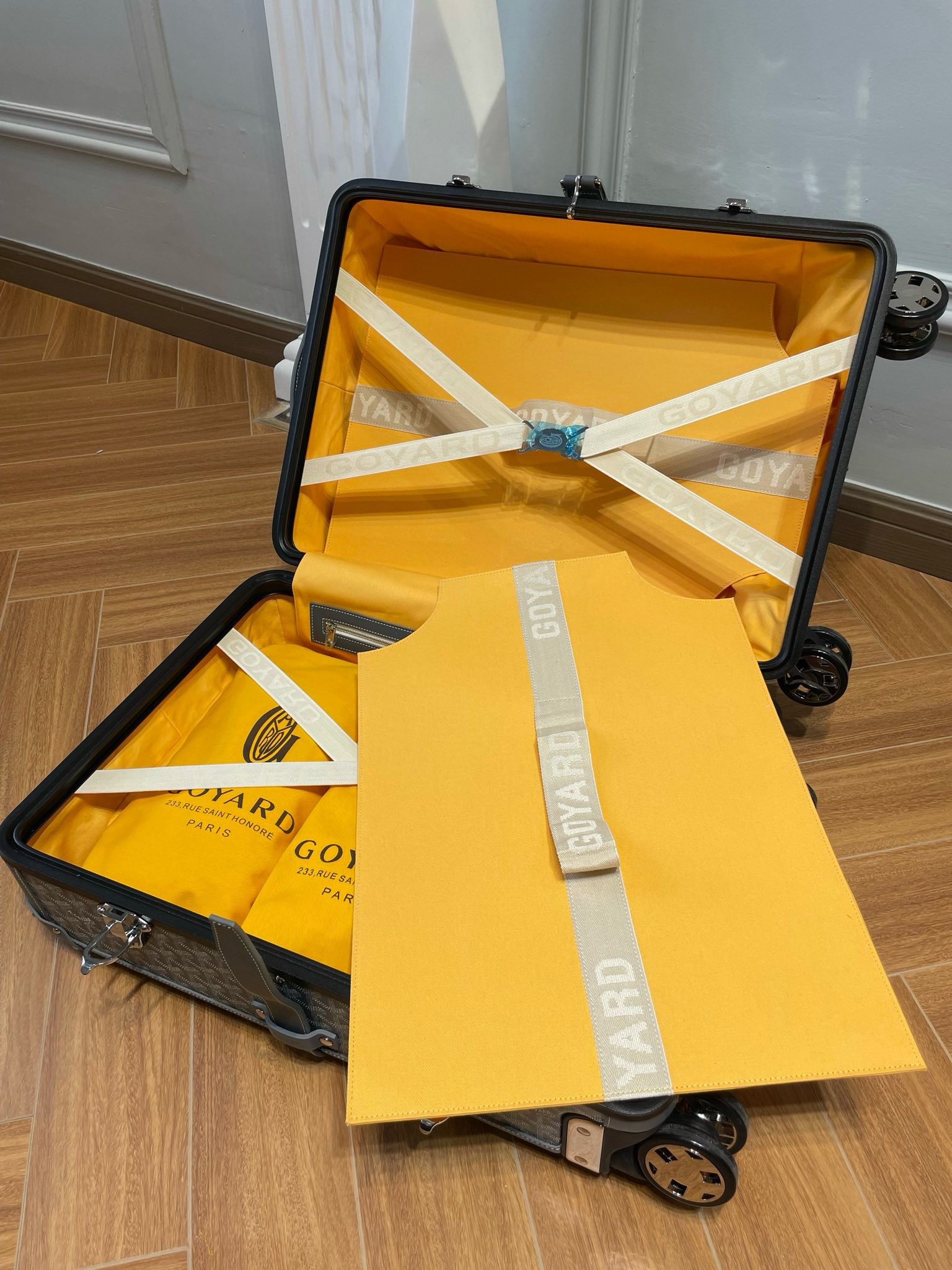 Goya Goyard Handmade Boarding Box: Top-Class Traveler’s Essential - 图片 7