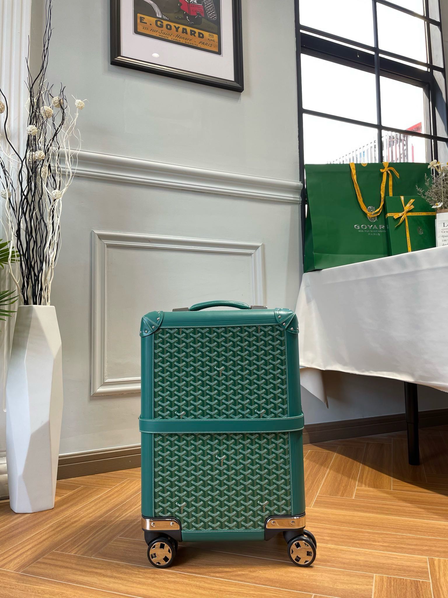 Goya Goyard Handmade Traveler Boarding Box: Top-Class Quality and European Heritage