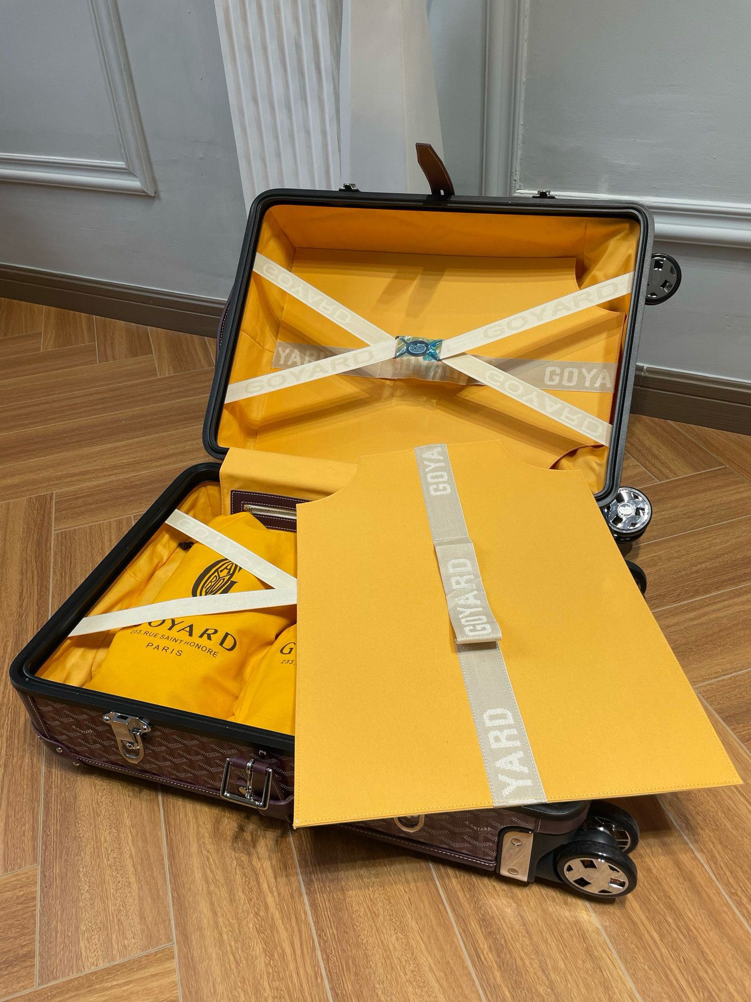 Goya Goyard Handcrafted Traveler’s Boarding Box: Classic Heritage, High Quality, Elegant Design - 图片 7