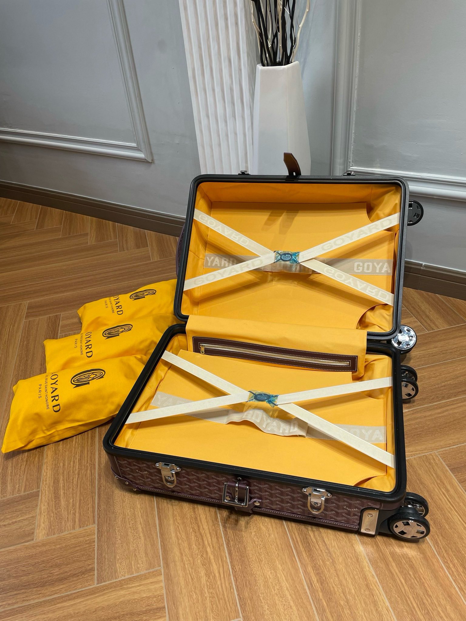 Goya Goyard Handcrafted Traveler’s Boarding Box: Classic Heritage, High Quality, Elegant Design - 图片 8