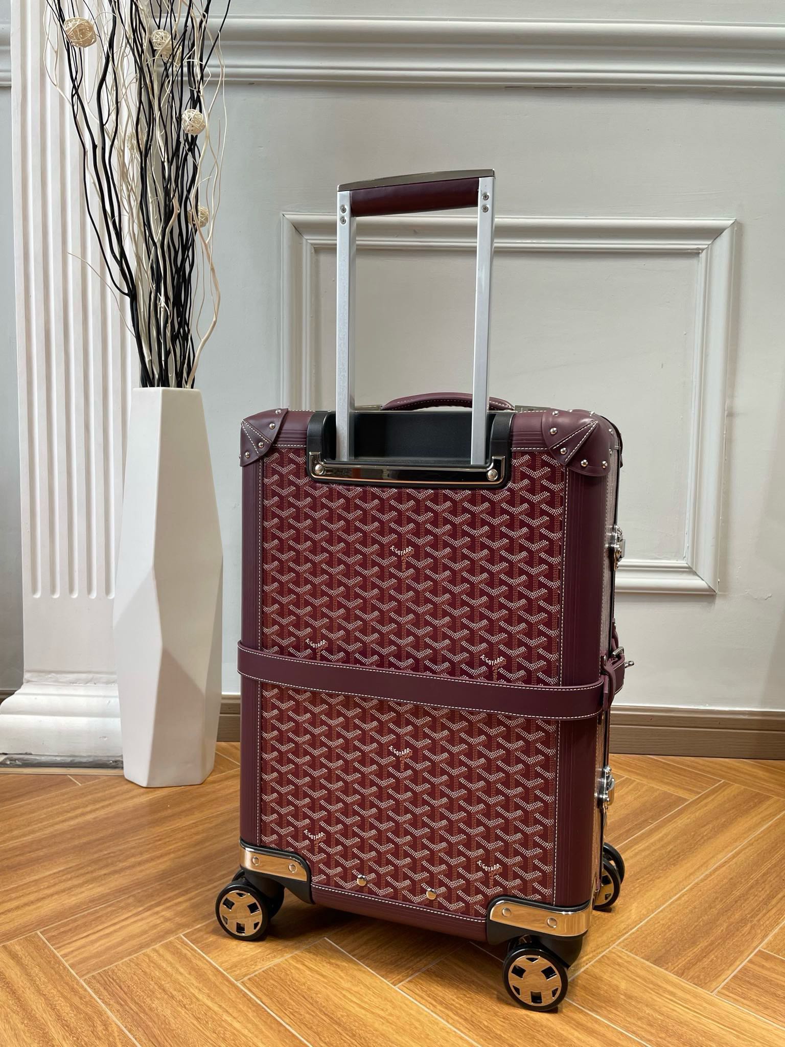 Goya Goyard Handcrafted Traveler’s Boarding Box: Classic Heritage, High Quality, Elegant Design - 图片 2