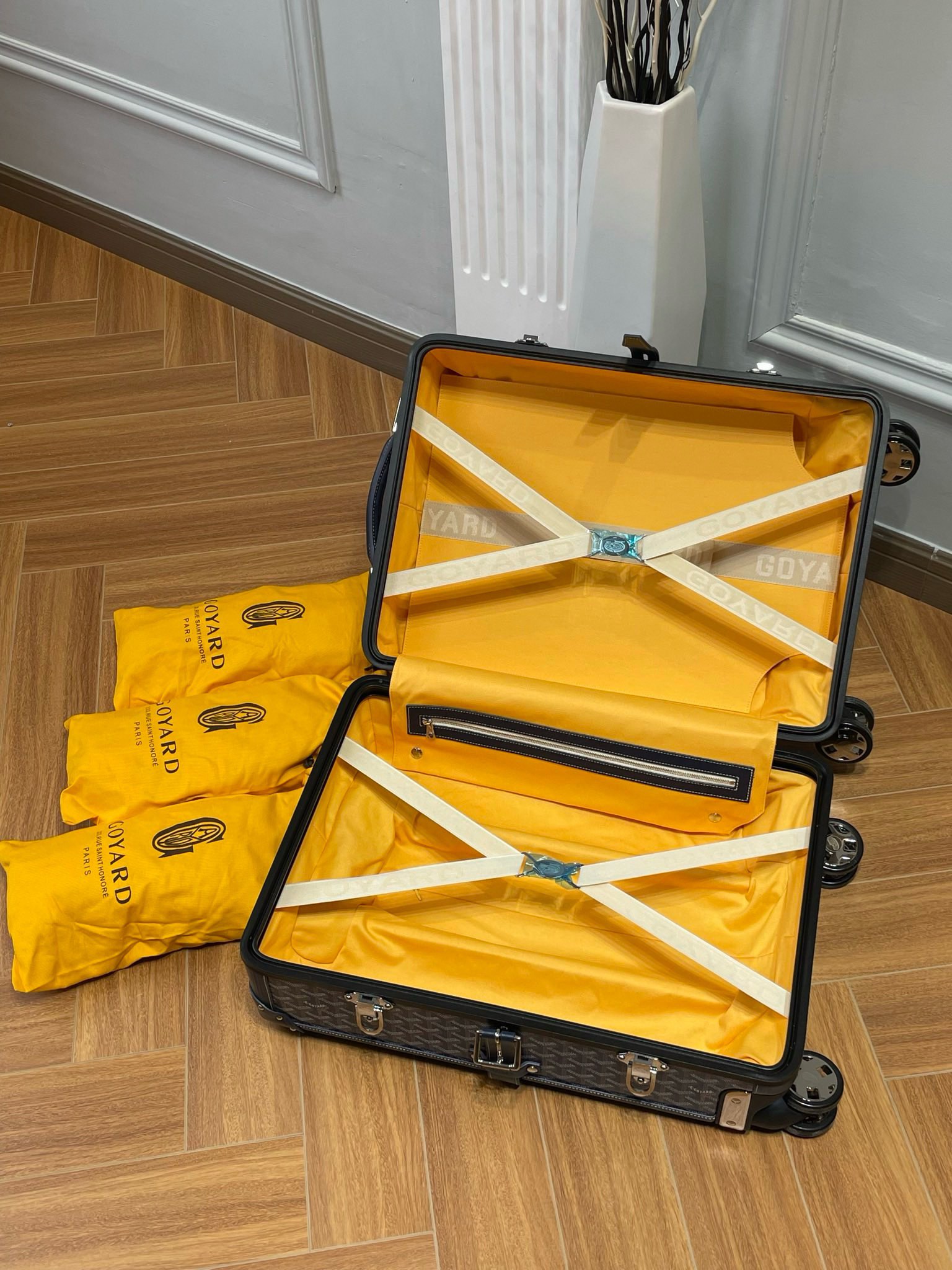 Goyard Top-Class Traveler’s Boarding Box: Handmade Luxury in Classic Heritage - 图片 8