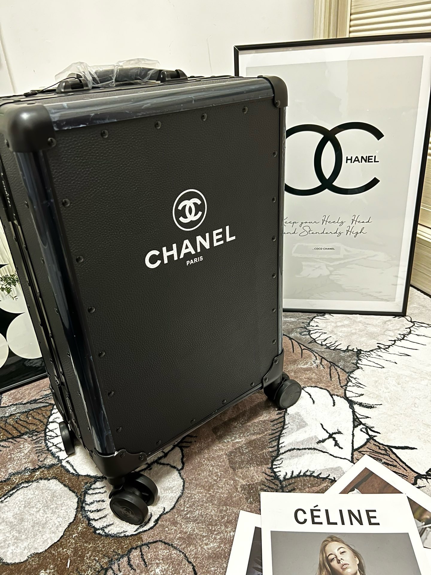 Exclusive Launch: Classic, High-Craft Carbon Fiber Luggage with Unique Design and Advanced Features