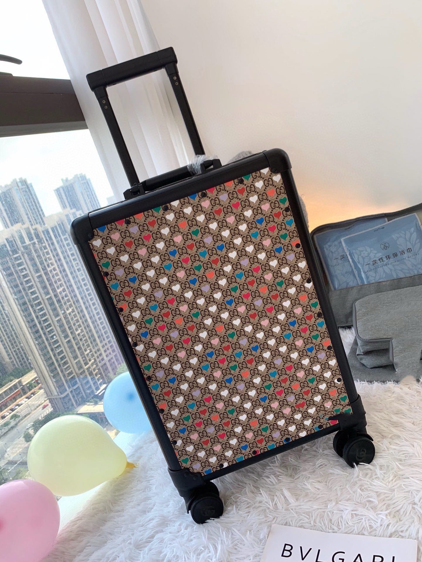 Gucc.i Gou Qi Suitcases: Retro Style with Classic Double G Flower Design