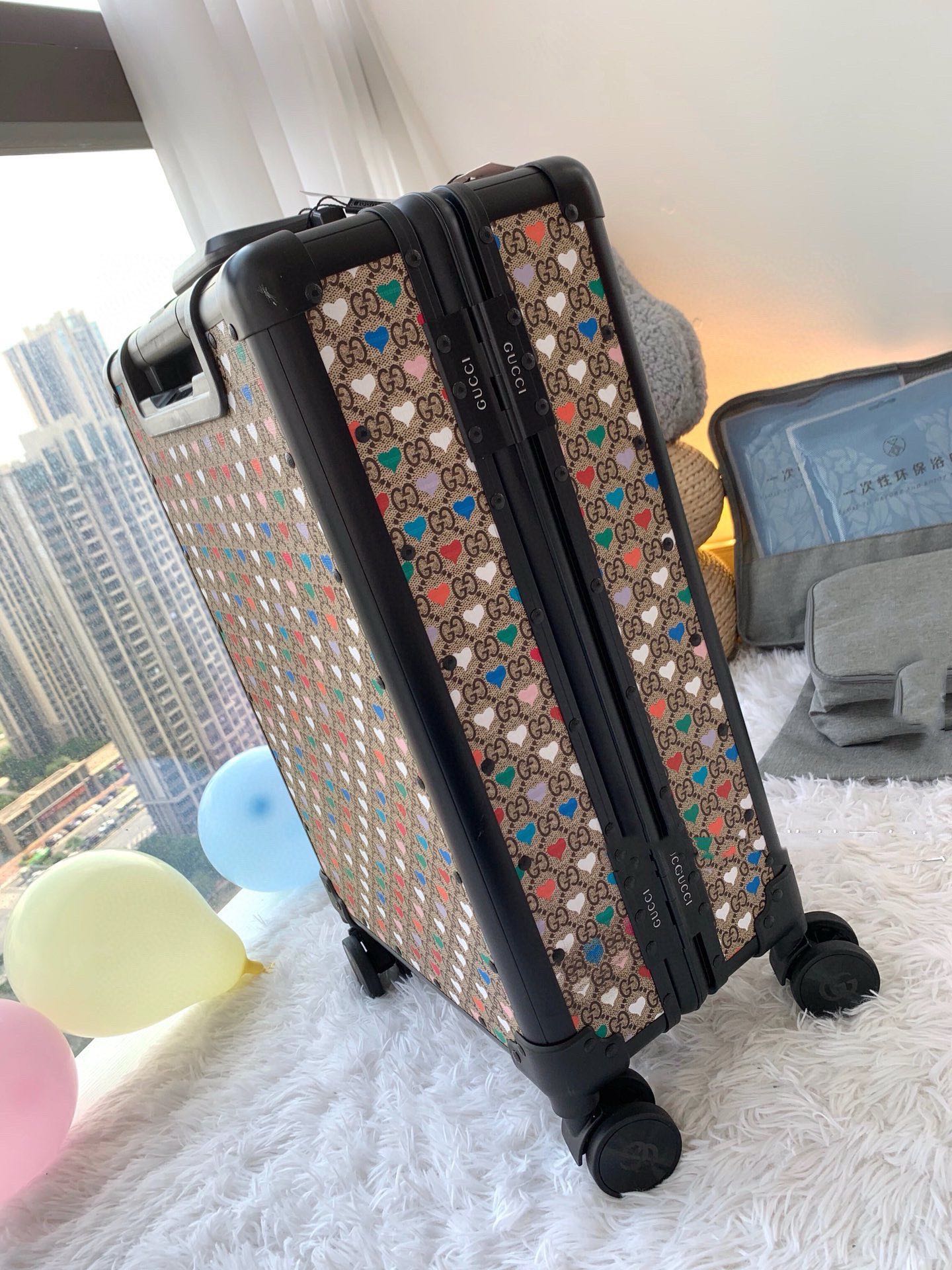 Gucc.i Gou Qi Suitcases: Retro Style with Classic Double G Flower Design - 图片 3