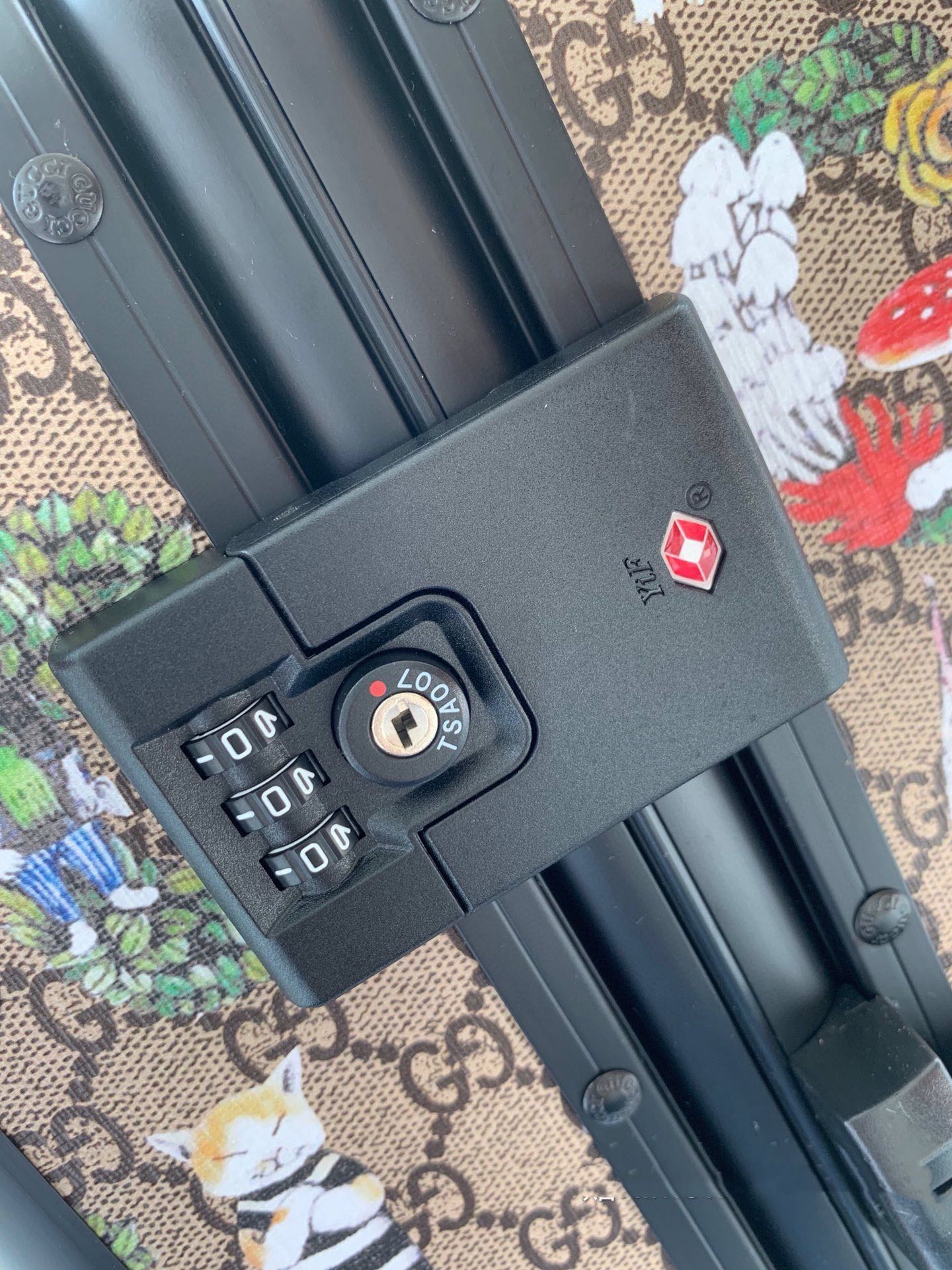 Gucc.i Gou Qi Suitcases/Stickboxes Collection Highlights Classic Double G Flower Design - 图片 6