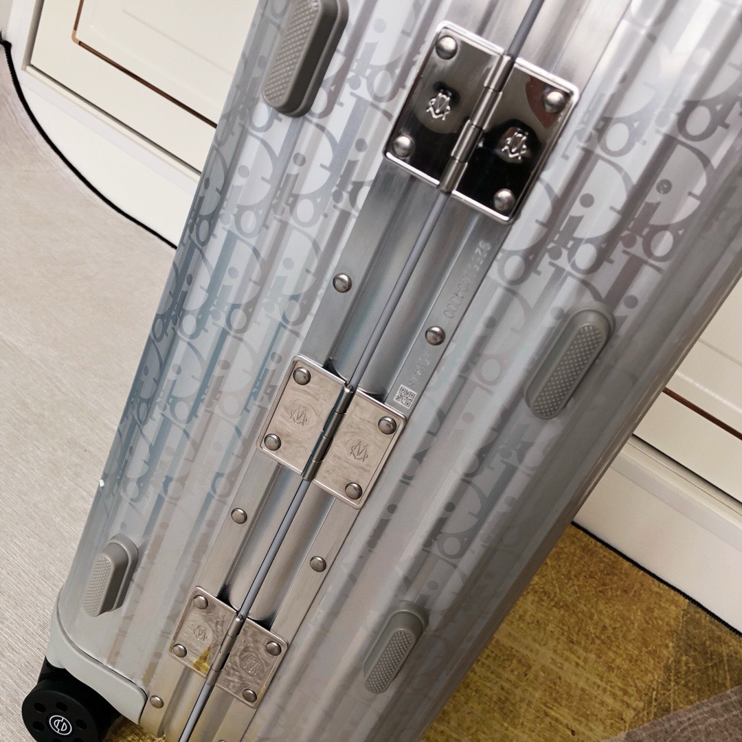 “Dior’s 2020 Aluminium Alloy Luggage Collection with Dior Elements” - 图片 4