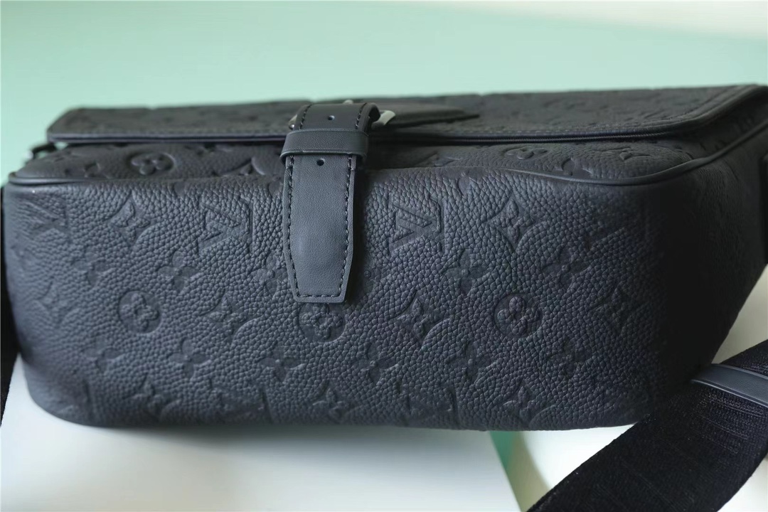 The bag is equipped with multiple pockets and compartments for easy - Bag 3