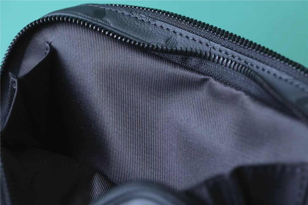 Its spacious interior features a zipped compartment and a front flat - Bag 8