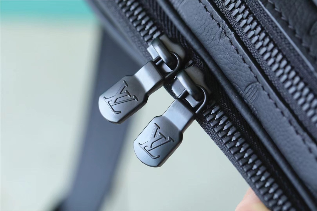 Its spacious interior features a zipped compartment and a front flat - Bag 7