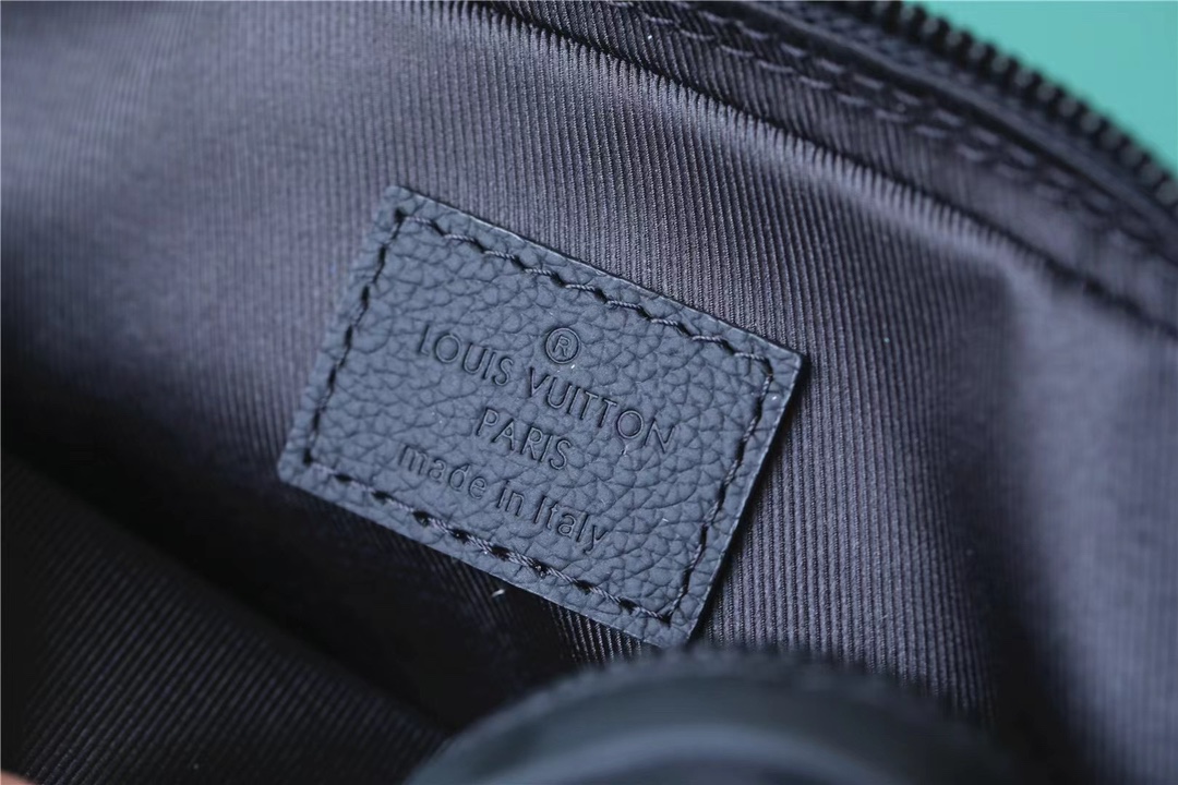 Its spacious interior features a zipped compartment and a front flat - Bag 9
