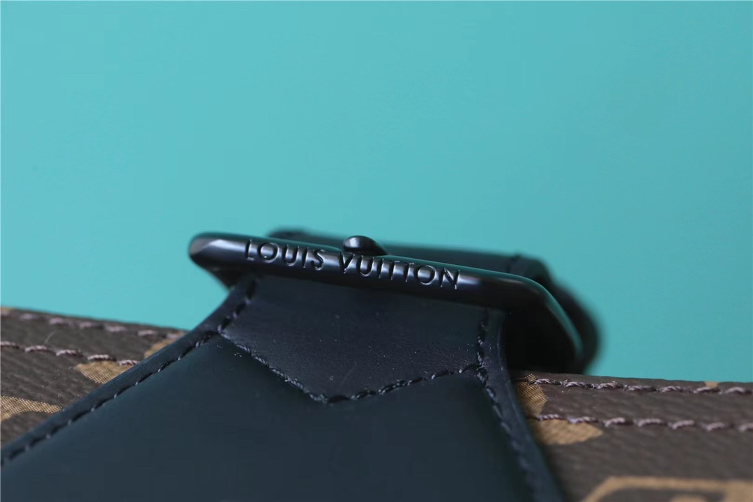 for effortless access to essentials, the bag comes in model M46685 - Bag 5