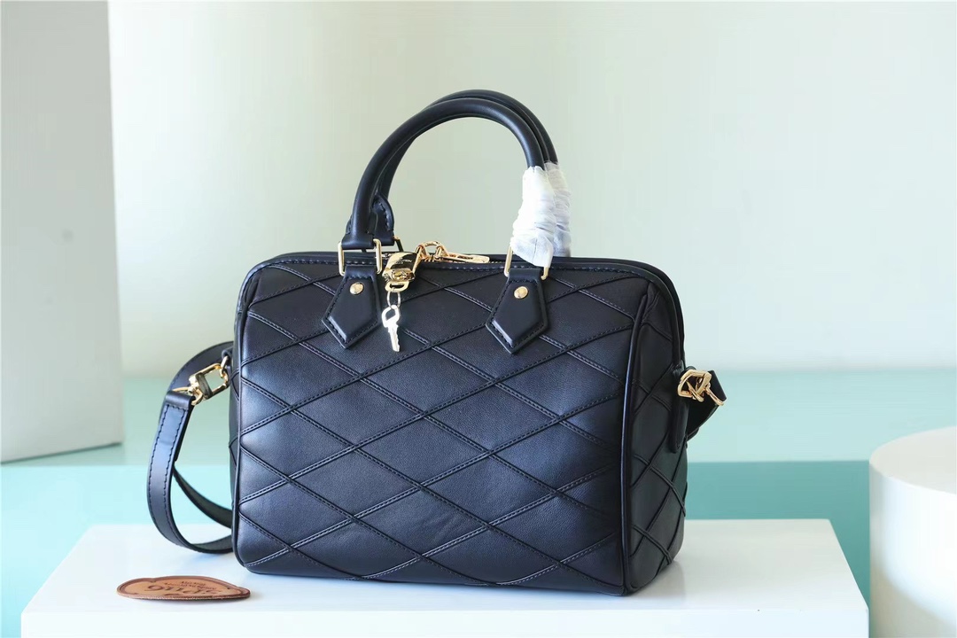 Louis Vuitton LV officially sells M24206 SPEEDY BANDOULIERE 25 series of soft sheepskin, with diamond pattern texture to create visual impact, fu