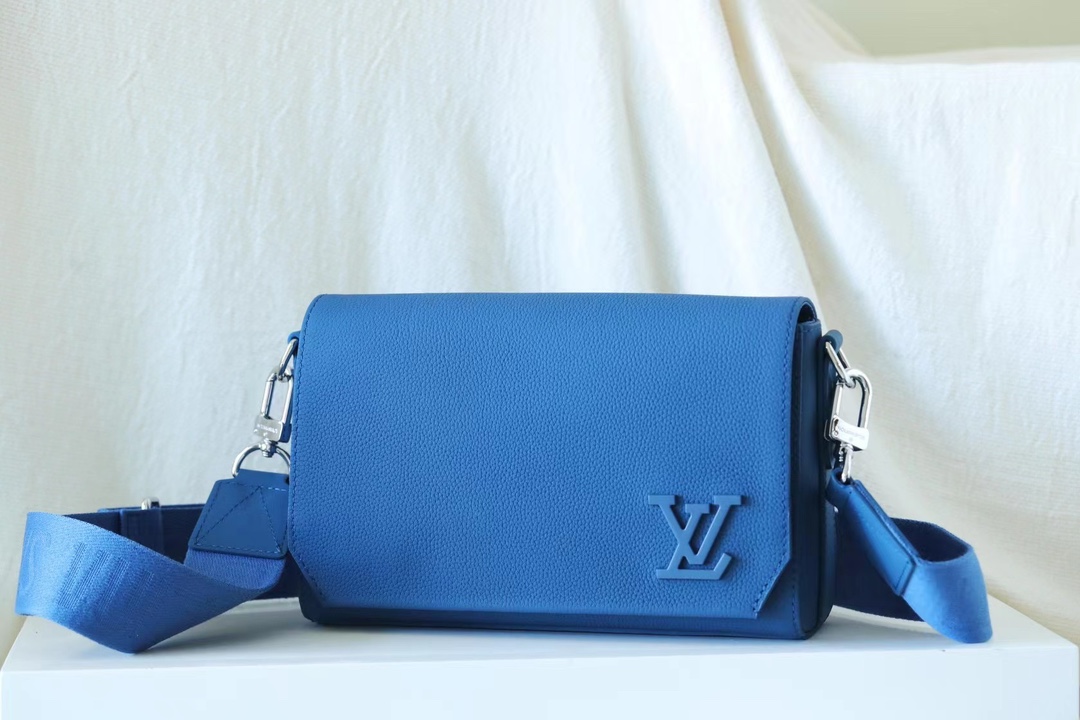Louis Vuitton Borse Crossbody & Borse a Tracolla Borse Messenger Nero Blu Verde Modello Lychee Pelle bovina M24769