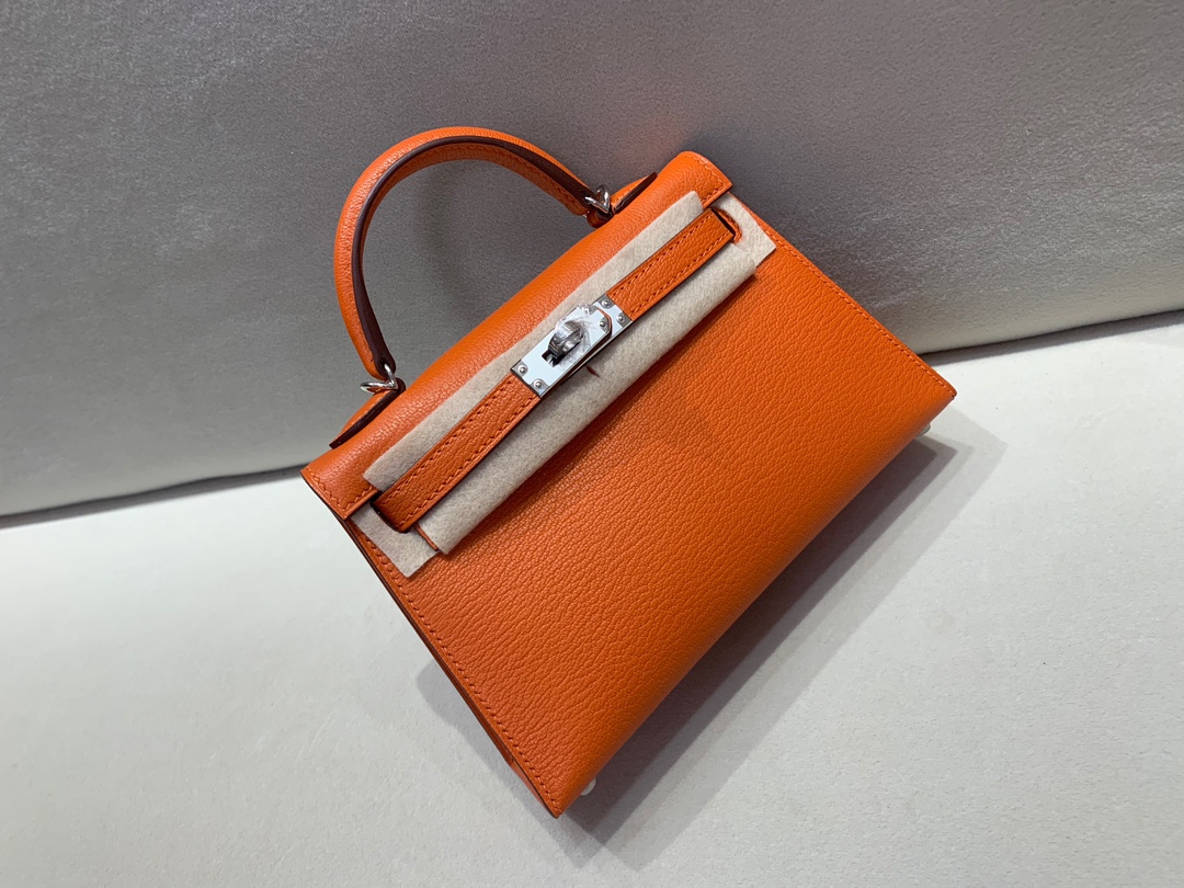 Hermes Kelly Wysoki
 Torebki Torby typu crossbody i na ramię Brązowy Kolor kawy Pomarańczowy Srebrny sprzęt Skóra kozia owcza Mini