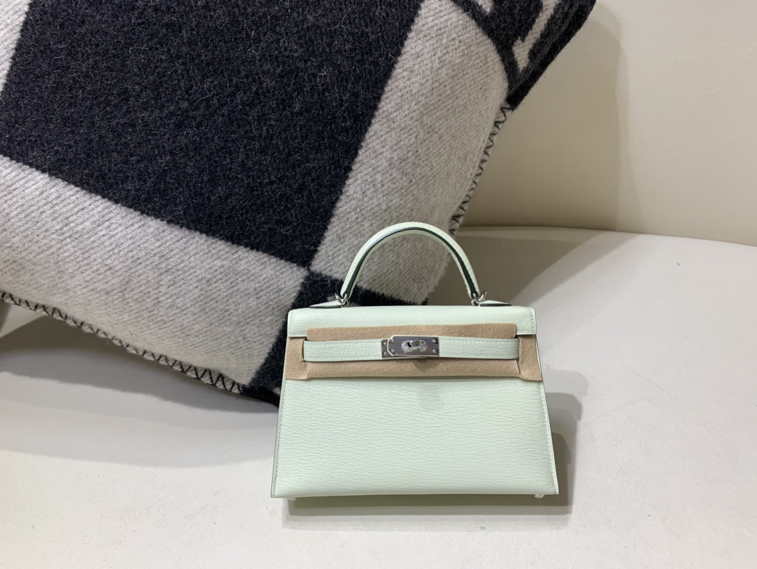 Hermes Kelly Torebki Torby typu crossbody i na ramię Zielony Srebrny sprzęt Skóra kozia owcza Mini