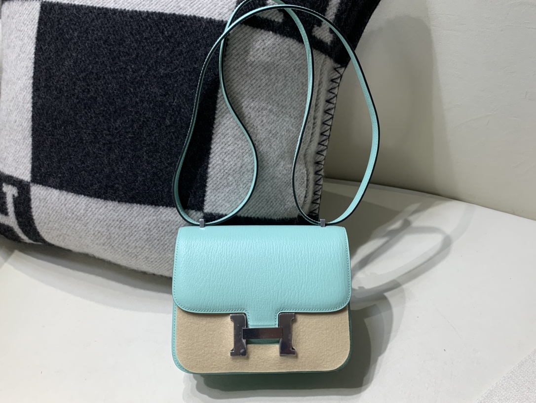 Hermes Constance Torby typu crossbody i na ramię Niebieski Srebrny sprzęt Skóra kozia owcza