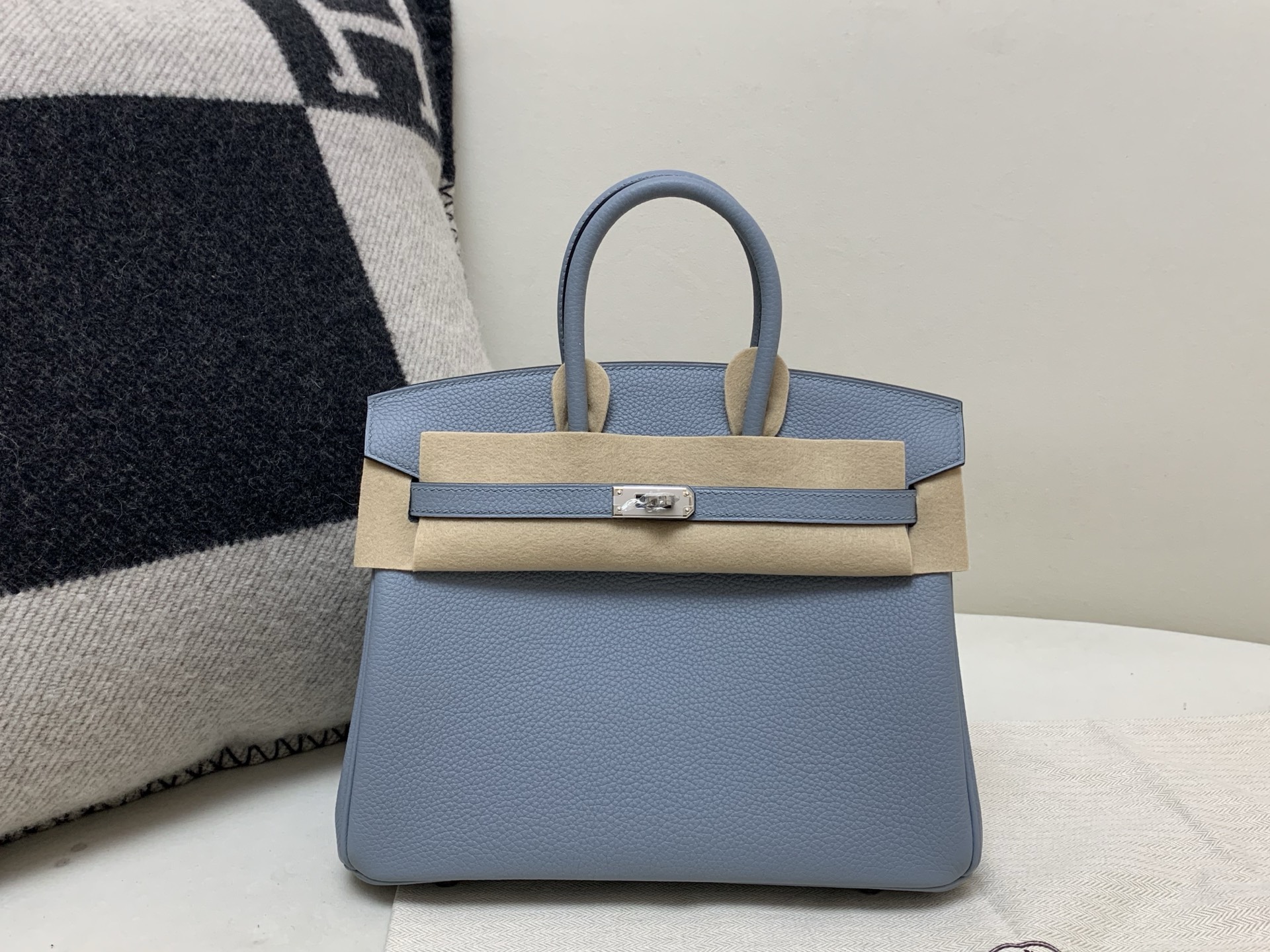 NO:699172,birkin 25cm silver buckle German togo linen blue and Weimaraner beige top quality pure hand stock, Hermes, hermes, Hermes,19860909birkin25cm 银扣 德国togo 亚麻蓝拼威马犬米色 顶级纯手现货,爱马仕,hermes,Hermes,,Bag