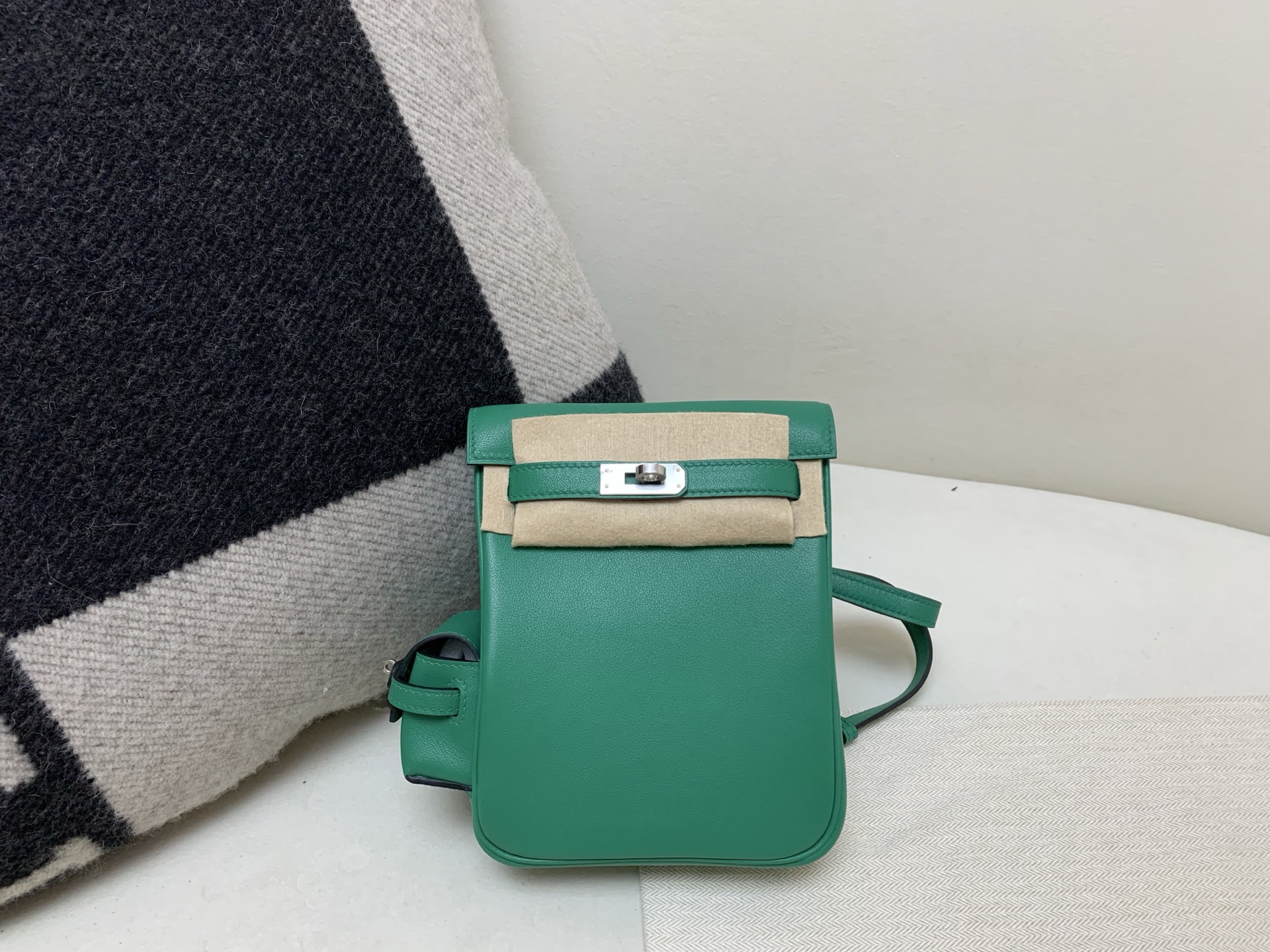 NO:699215,Kelly jum silver buckle Swift U4 velvet green top pure hand,Hermes,hermes,stuart weitzman,Hermes,19860909Kelly jum 银扣 Swift U4丝绒绿 顶级纯手,爱马仕,hermes,stuart weitzman,Hermes,,Bag