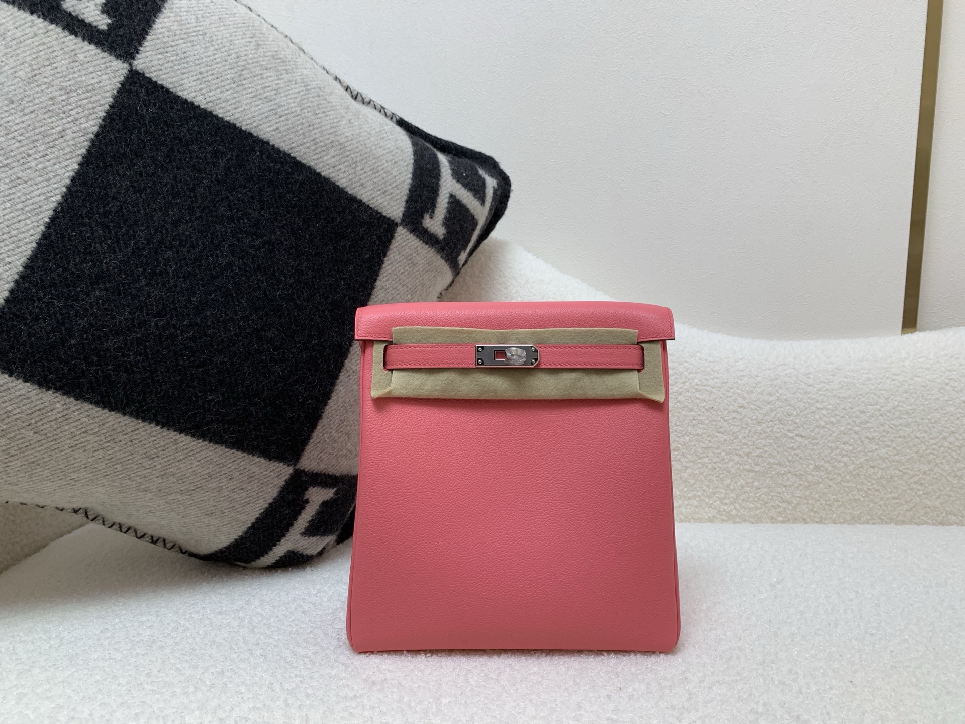 NO:699176,Kelly ado backpack 22cm silver buckle Evercolor lipstick powder top quality handmade, Hermes, hermes, Hermes,19860909Kelly ado双肩包22cm 银扣 Evercolor 唇膏粉 顶级纯手工制作,爱马仕,hermes,Hermes,,Bag