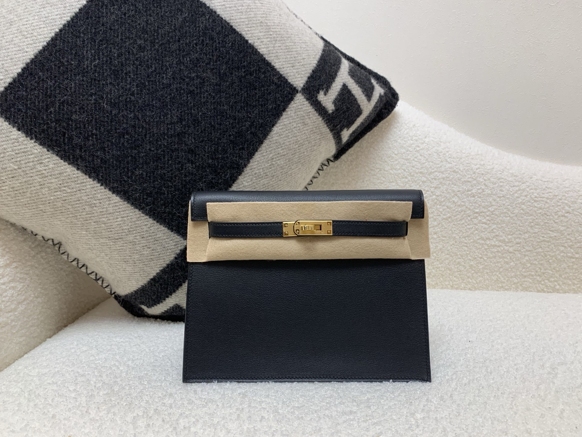 NO:699197,Kelly danse 22cm gold buckle Swift black top quality handmade,Hermes,hermes,stuart weitzman,Hermes,19860909Kelly danse 22cm 金扣 Swift 黑色 顶级纯手工,爱马仕,hermes,stuart weitzman,Hermes,,Bag