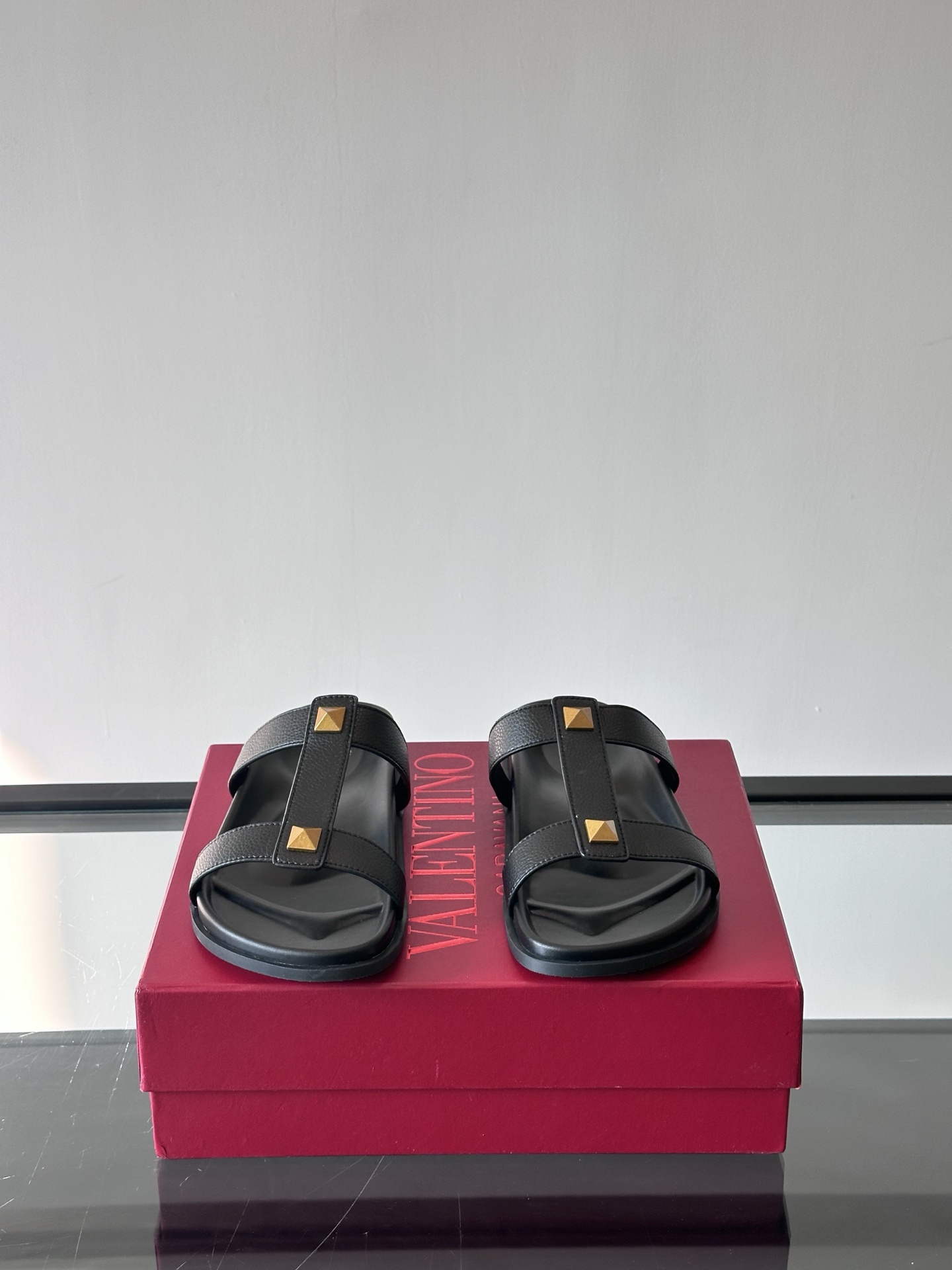 Valentino Men's Flat Sandals with Metal Logo – Comfortable & Stylish 3 i1743043496330 1462 0 1