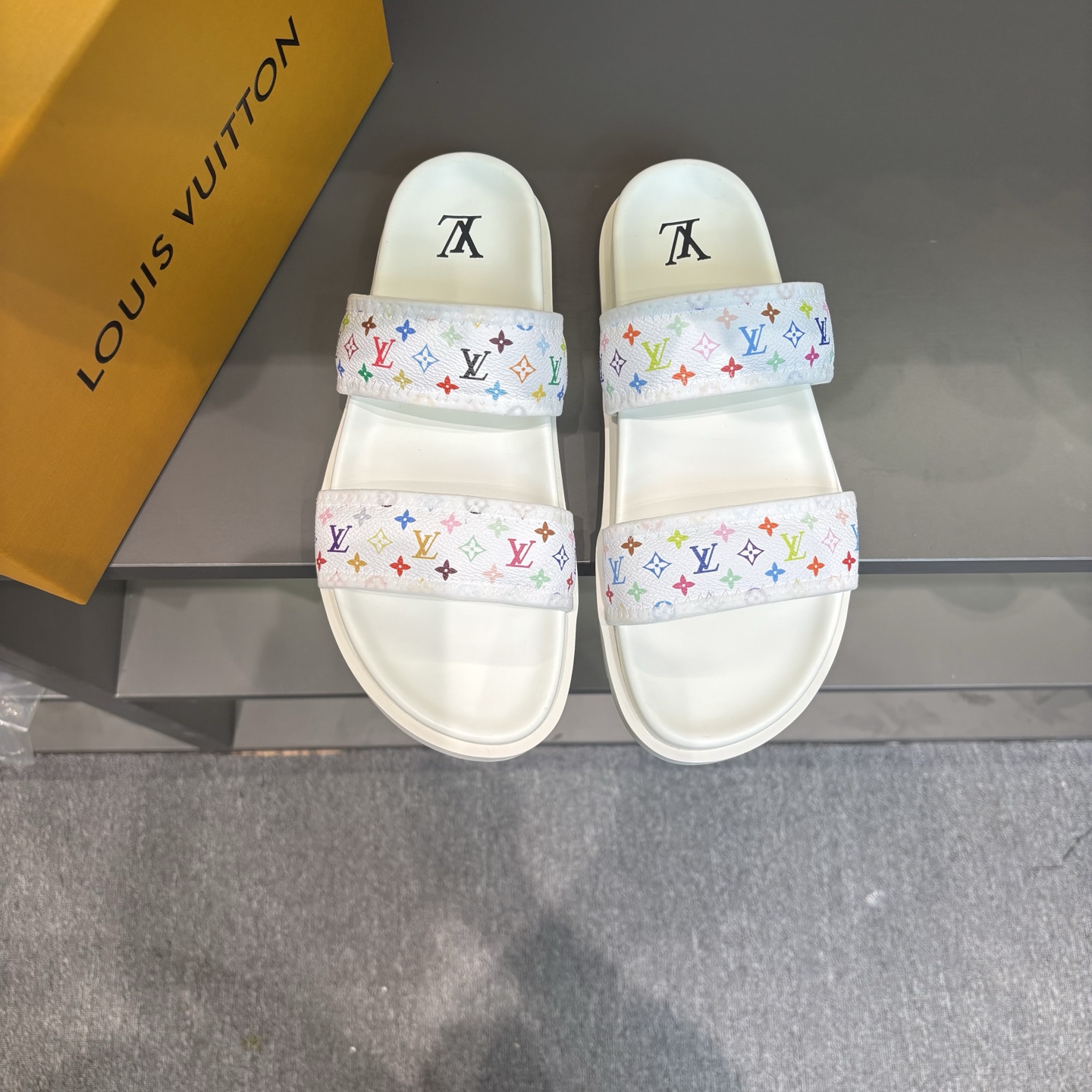 Louis Vuitton Men's Multicolor Monogram Slides Summer Beach Sandals 2 i1745719594229 327 0 0