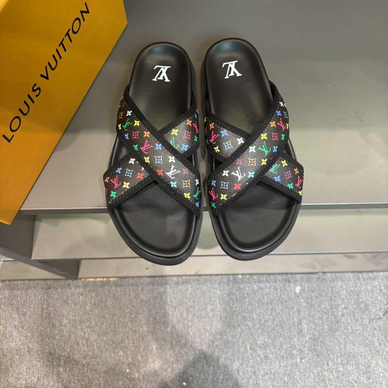 Louis Vuitton Men's Summer Sandals - Classic Monogram & Comfortable Design 2 i1745719722510 3521 0 0