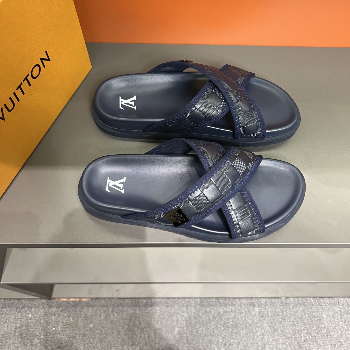 Louis Vuitton Men's Summer Crossover Sandals, Classic Design, Lightweight 4 i1747027341088 7679 0 2