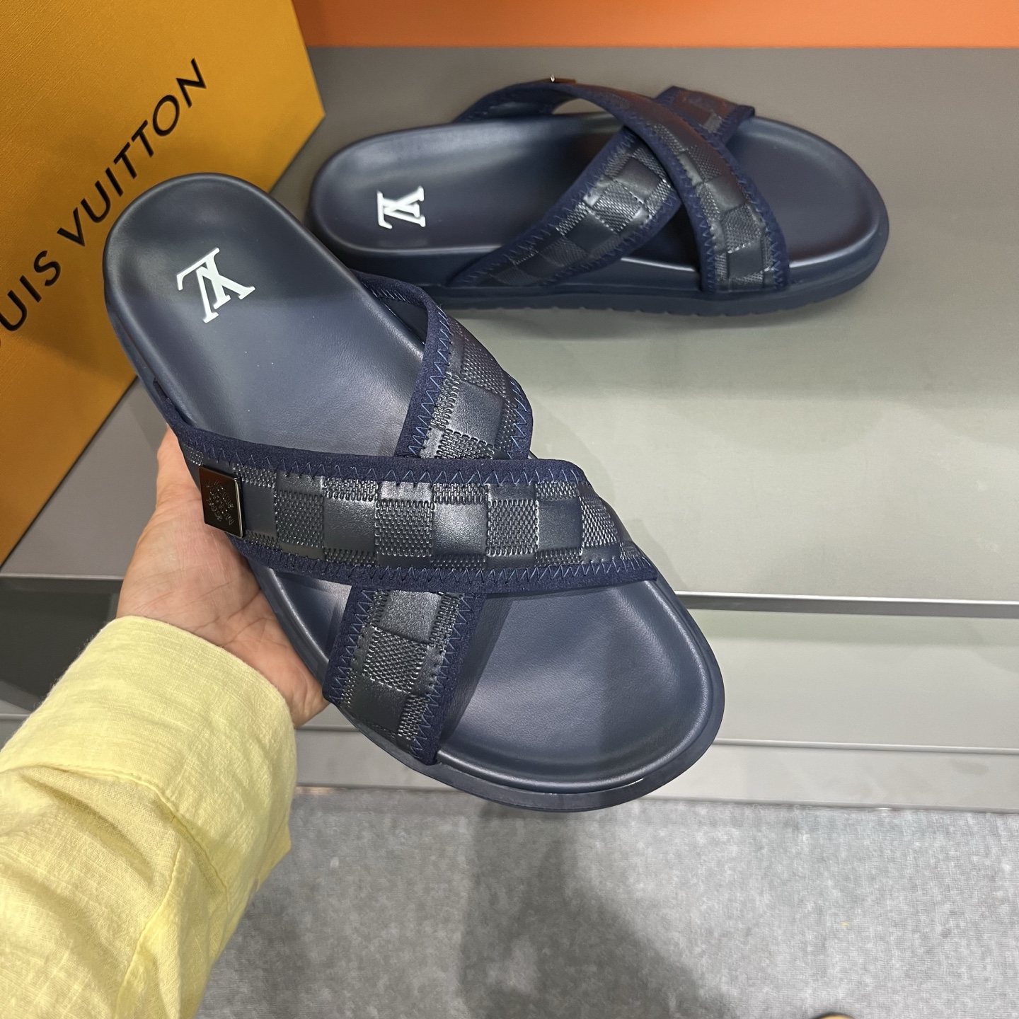 Louis Vuitton Men's Summer Crossover Sandals, Classic Design, Lightweight 7 i1747027341088 7825 0 5