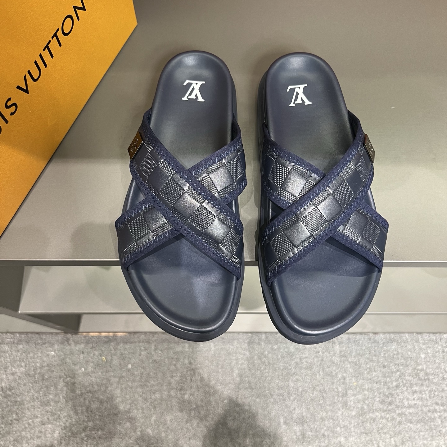Louis Vuitton Men's Summer Crossover Sandals, Classic Design, Lightweight 2 i1747027341583 9383 0 0