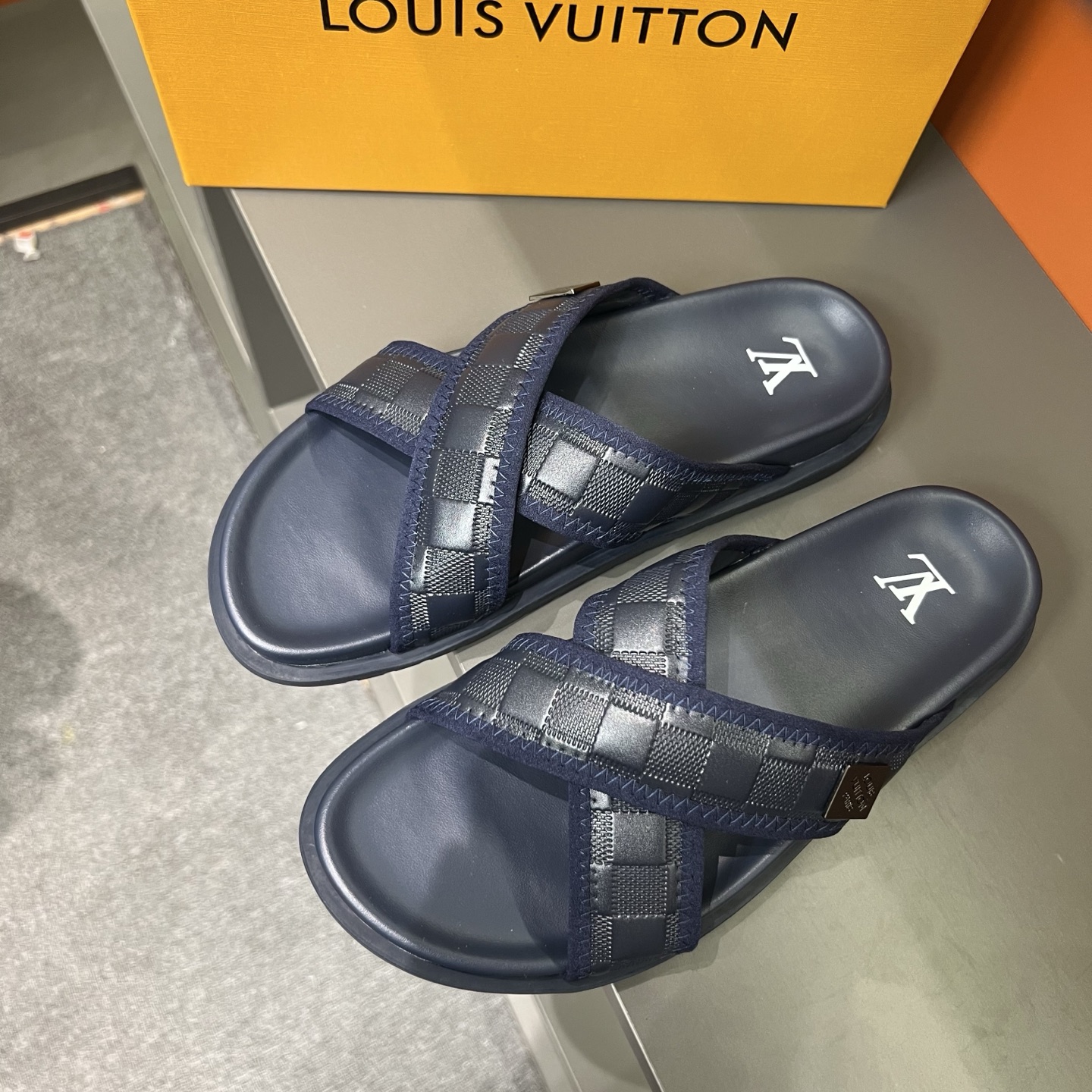 Louis Vuitton Men's Summer Crossover Sandals, Classic Design, Lightweight 3 i1747027342157 6224 0 1
