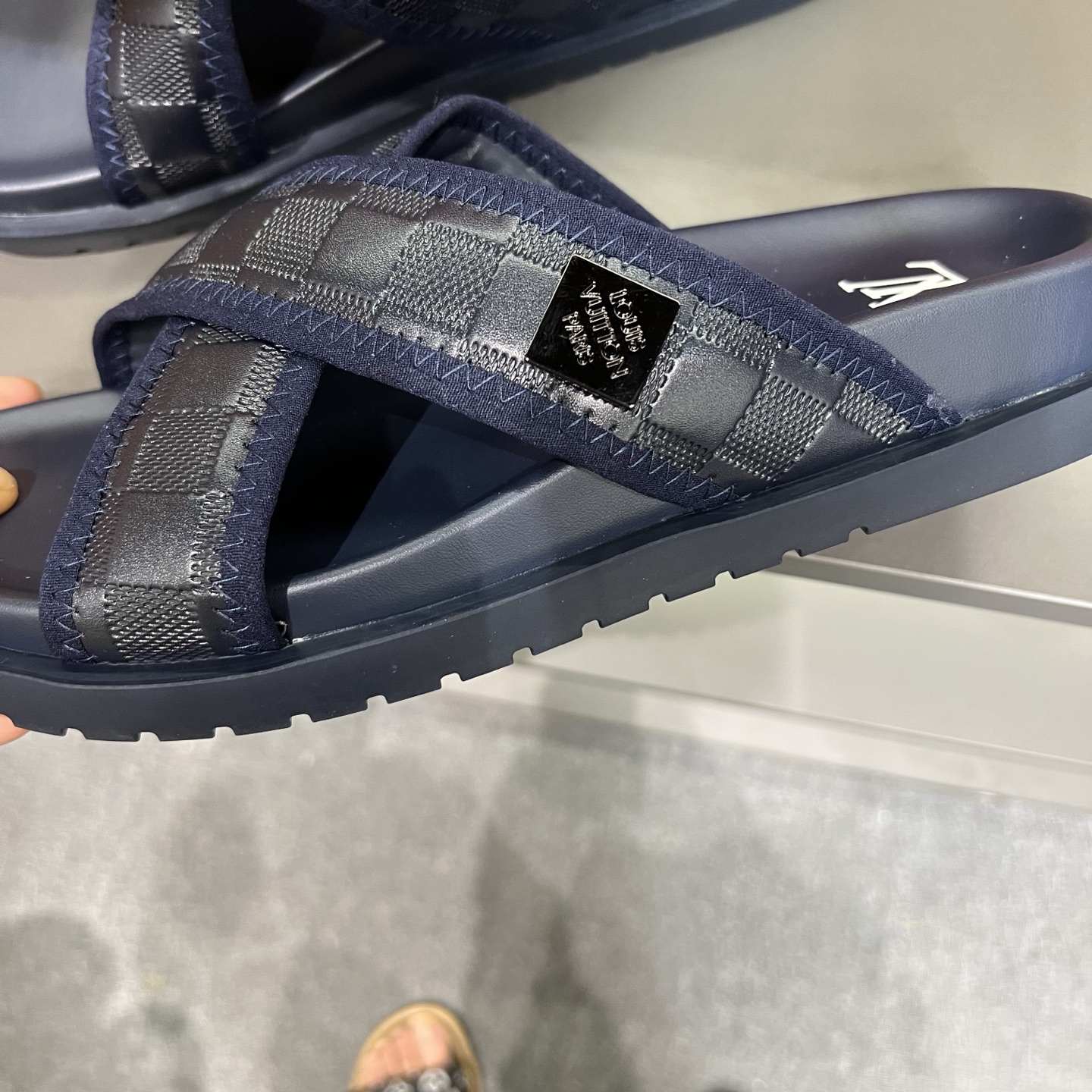 Louis Vuitton Men's Summer Crossover Sandals, Classic Design, Lightweight 9 i1747027345073 237 0 7