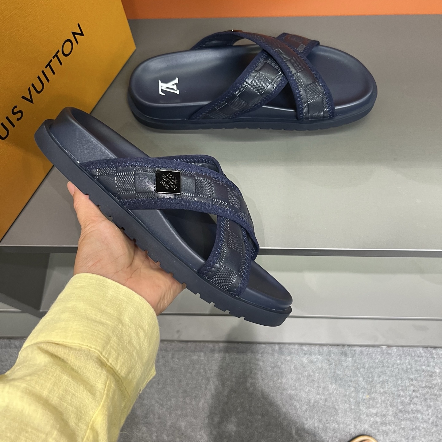 Louis Vuitton Men's Summer Crossover Sandals, Classic Design, Lightweight 6 i1747027346232 7363 0 4
