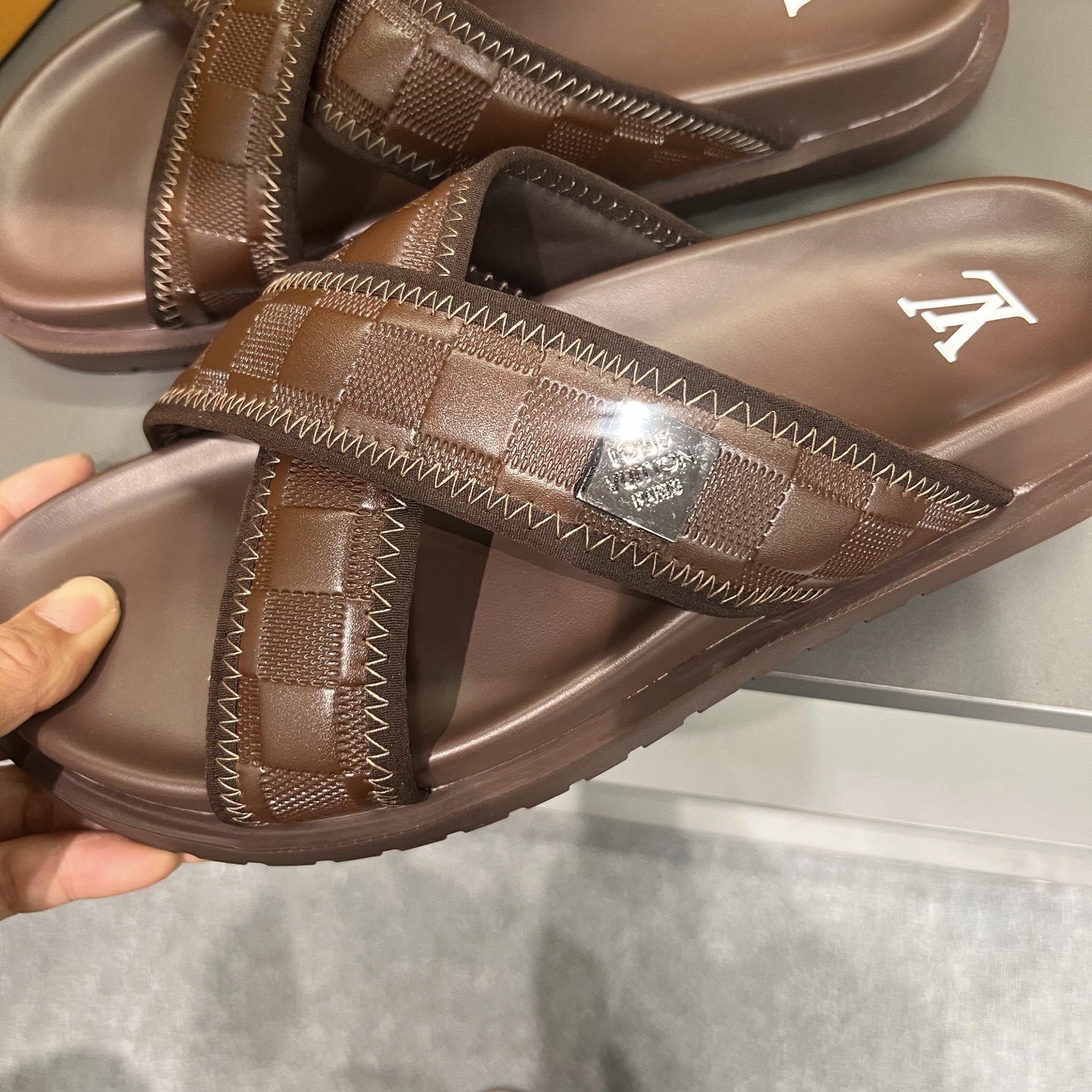Louis Vuitton Men's Brown Checkered Sandals Comfortable Summer Slides 9 i1747027410383 7306 0 7