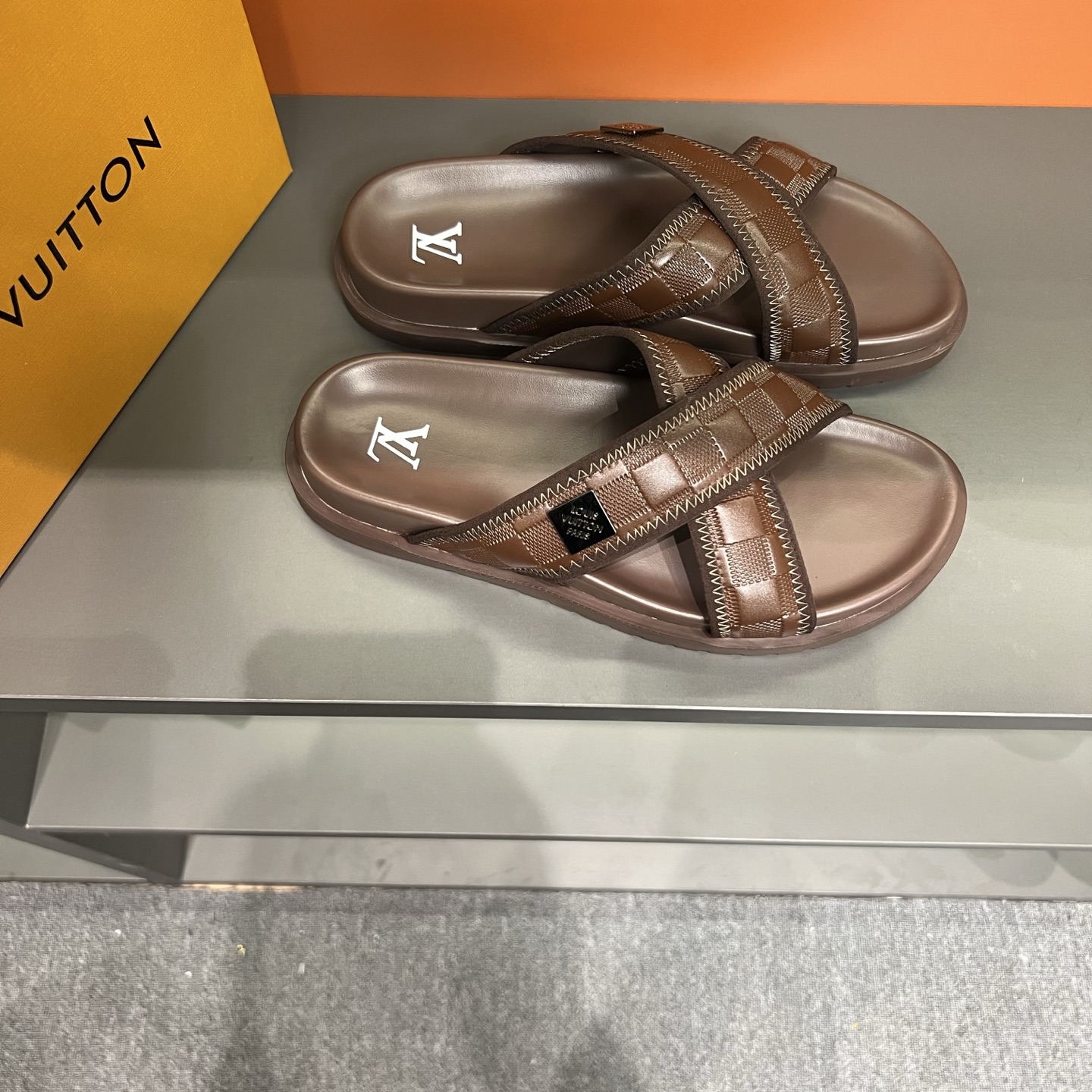 Louis Vuitton Men's Brown Checkered Sandals Comfortable Summer Slides 4 i1747027410391 2688 0 2