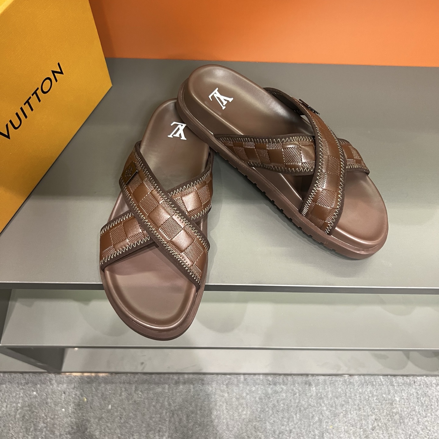 Louis Vuitton Men's Brown Checkered Sandals Comfortable Summer Slides 5 i1747027410426 8823 0 3
