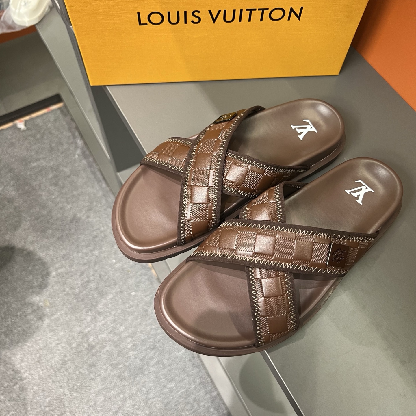 Louis Vuitton Men's Brown Checkered Sandals Comfortable Summer Slides 3 i1747027410474 7813 0 1