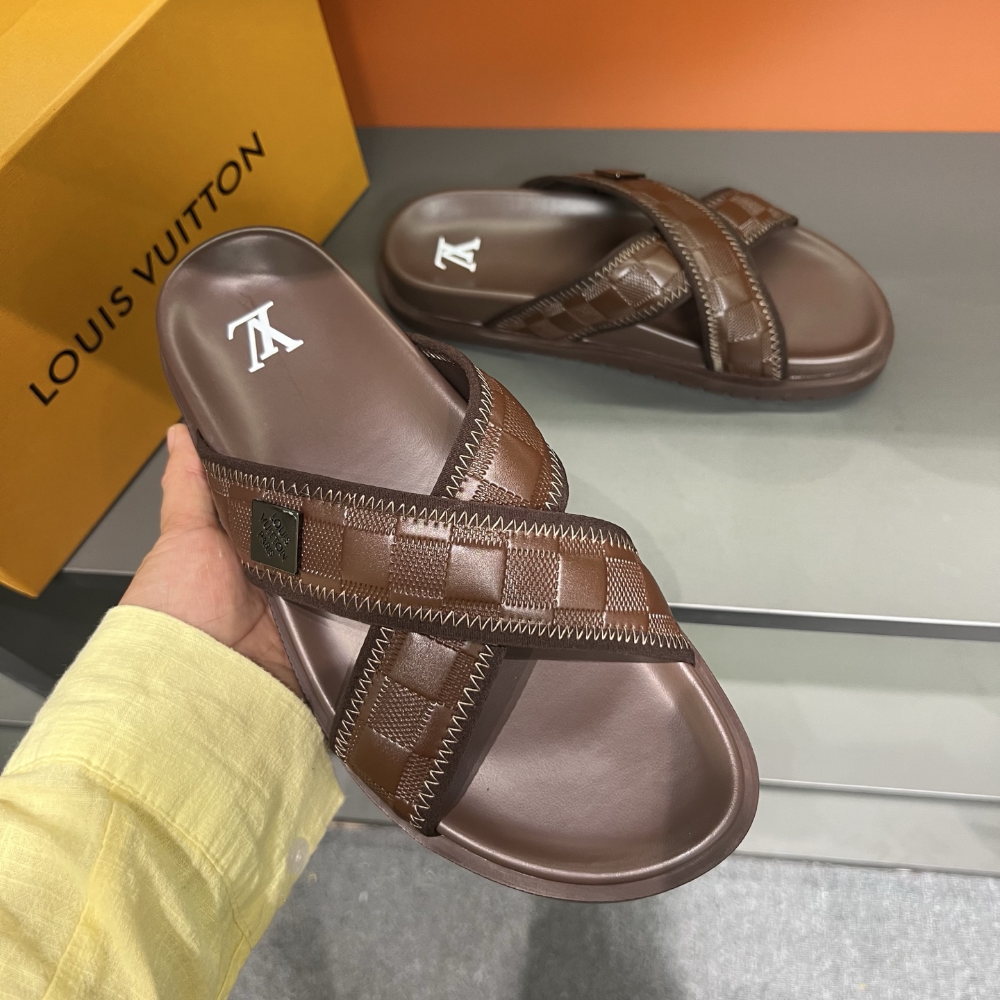 Louis Vuitton Men's Brown Checkered Sandals Comfortable Summer Slides 7 i1747027411847 9036 0 5