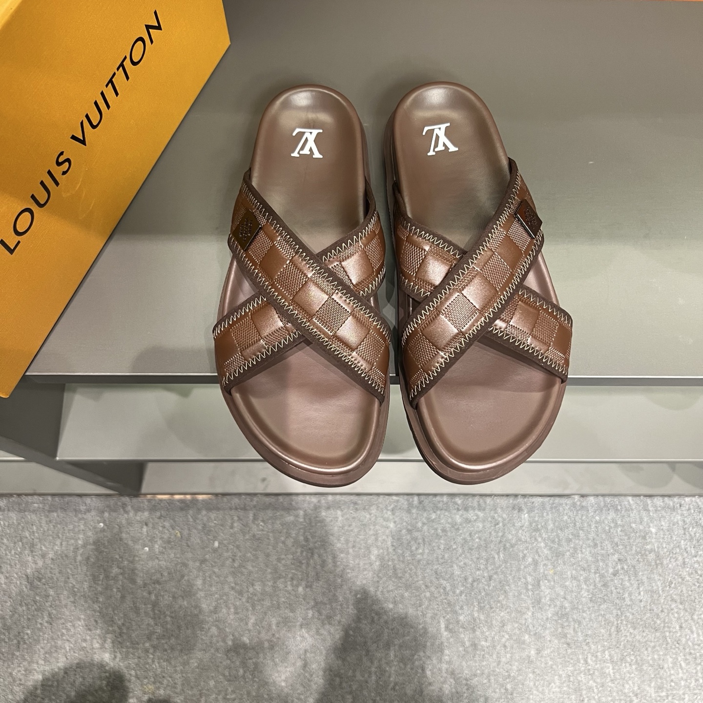 Louis Vuitton Men's Brown Checkered Sandals Comfortable Summer Slides 2 i1747027411860 4664 0 0