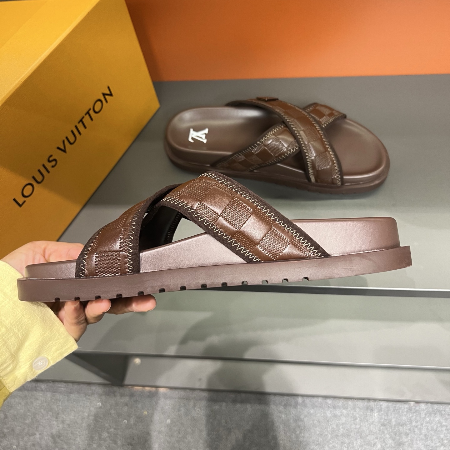 Louis Vuitton Men's Brown Checkered Sandals Comfortable Summer Slides 8 i1747027411884 6523 0 6