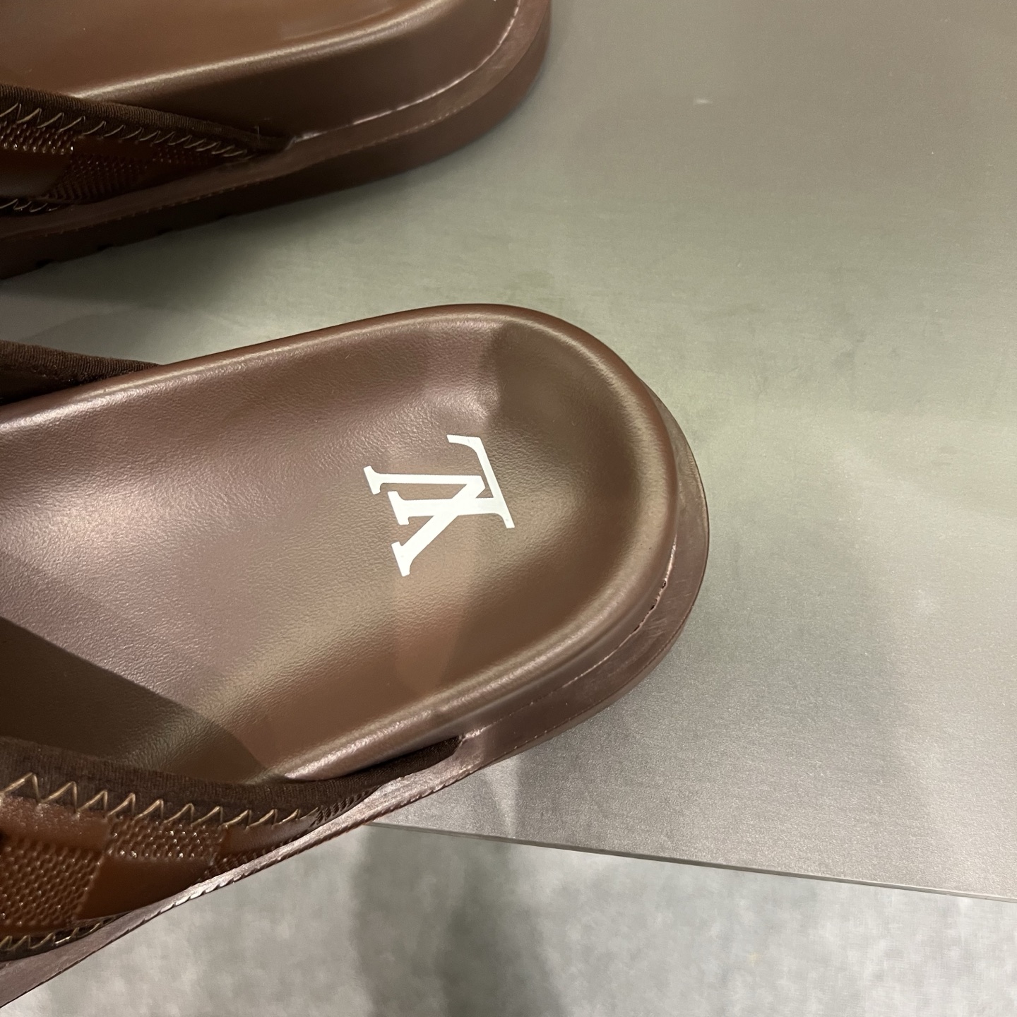 Louis Vuitton Men's Brown Checkered Sandals Comfortable Summer Slides 10 i1747027411916 3842 0 8