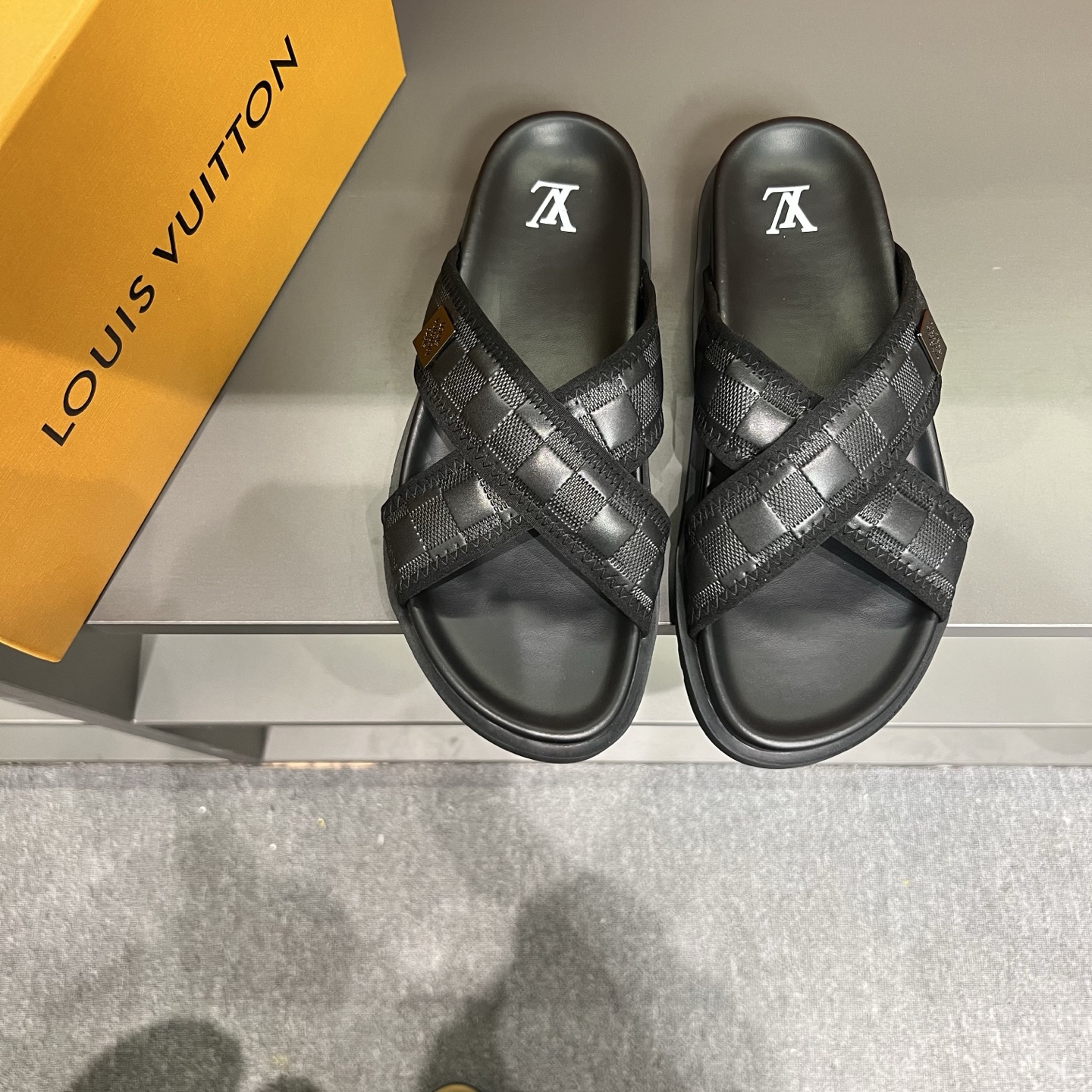 Louis Vuitton Men's Black Summer Sandals Classic Monogram Lightweight Comfort 2 i1747027431959 810 0 0