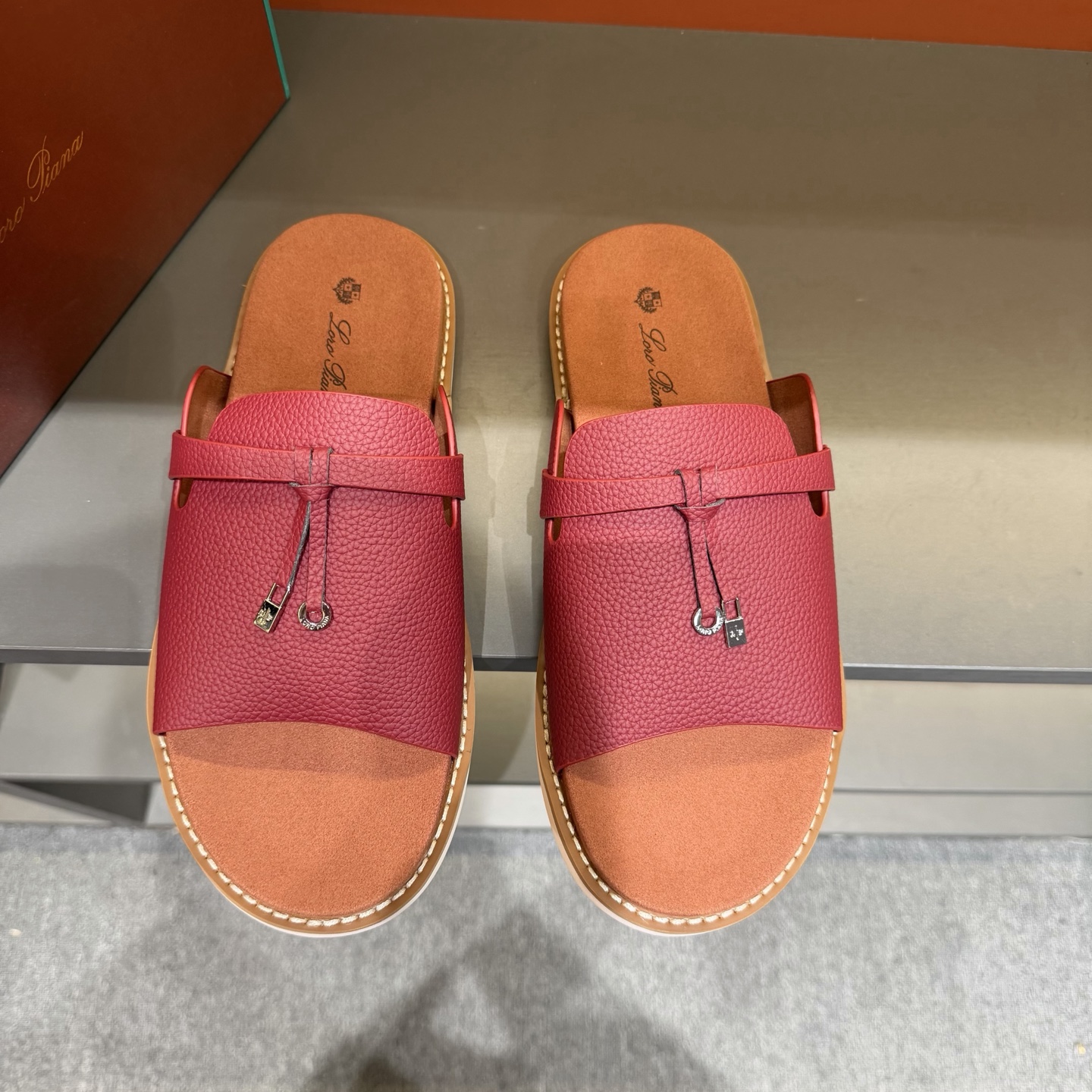 Лодочки Loro Piana Summer Walk с ремешком