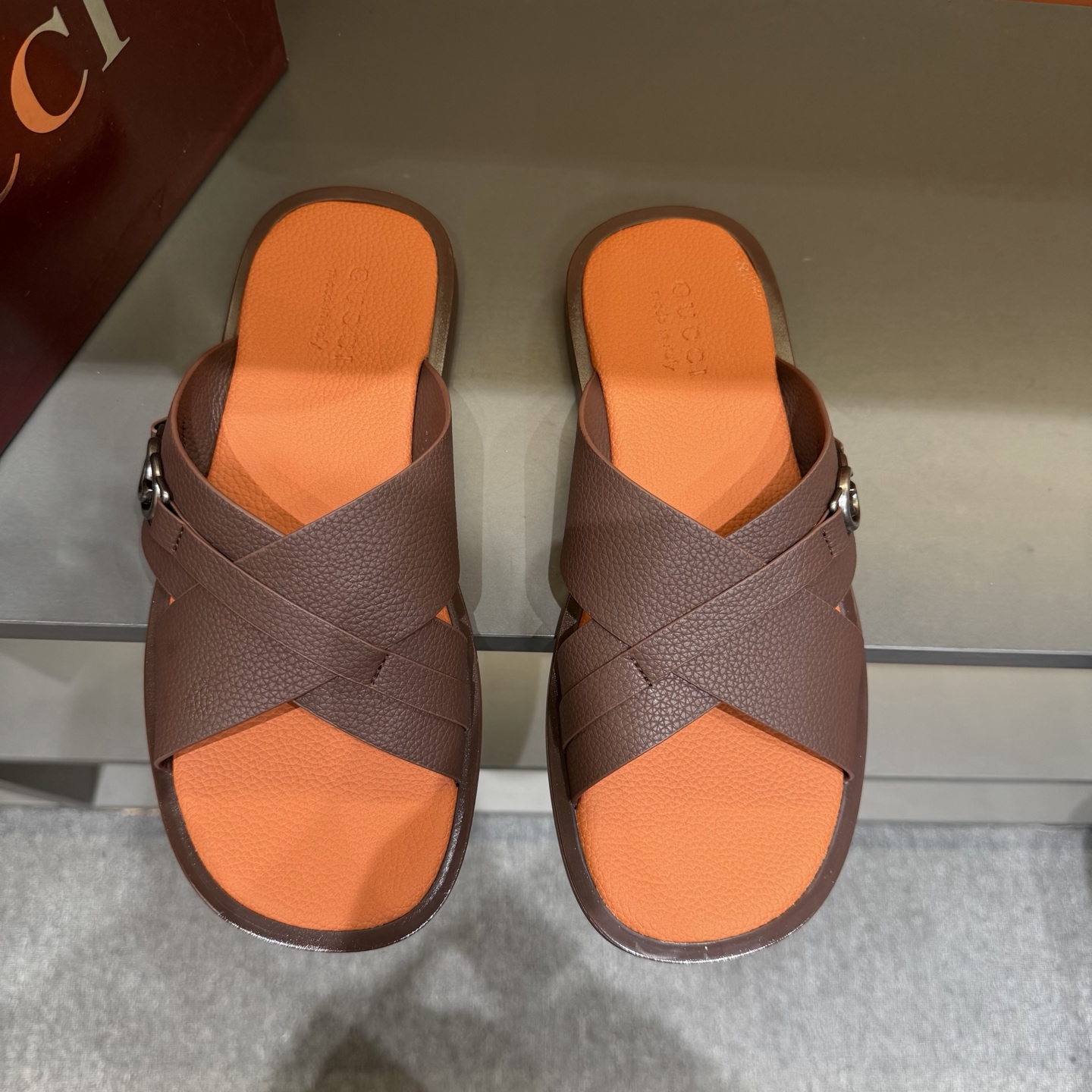 NO:832845,2026 Gucci Gucci new summer style Double G original purchase and development for production G family's new summer dark horse item, fashion bloggers at home and abroad have shown it off, popular on social platforms at home and abroad, fashionistas must invest, spend a lot of money to open molds to create craftsmanship, accurately restore every detail, delivery counter exquisite packaging code number 38-45,, gucci, gucci198609092026Gucci 古奇 夏季新款 双G原版购入开发 做货 G家夏季新款黑马单品,海内外时尚博主纷纷上脚大秀,火遍海内外社交平台,时尚达人必入款,重金开模打造 匠心工艺,精准还原每个细节 配送专柜精美包装 码数38-45,,gucci,gucci,Men's shoes