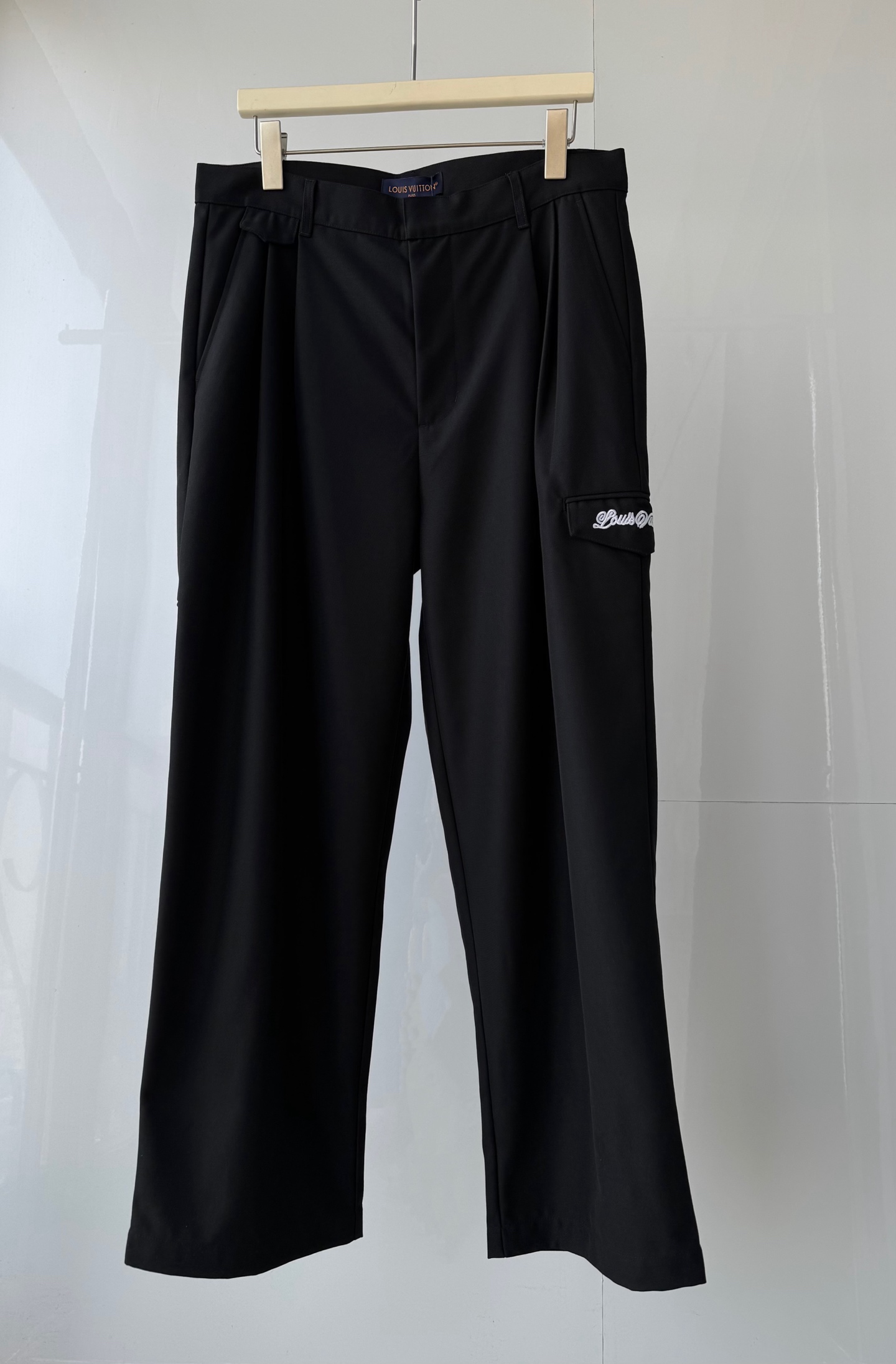NO:866806,L/V new wool blend double pleated suit, custom hardware, hot diamond LOGO decoration, side pocket LOGO embroidery craftsmanship, perfect details, versatile and easy to wear every day SML, Louis Vuitton-clothing, louis vuitton, business suit,19860909L/V 新款羊毛混纺双褶西装 定做五金 烫钻LOGO饰 侧口袋LOGO刺绣工艺 细节完美 日常百搭好穿 SML,路易威登-服装,louis vuitton,business suit,,Women's clothing