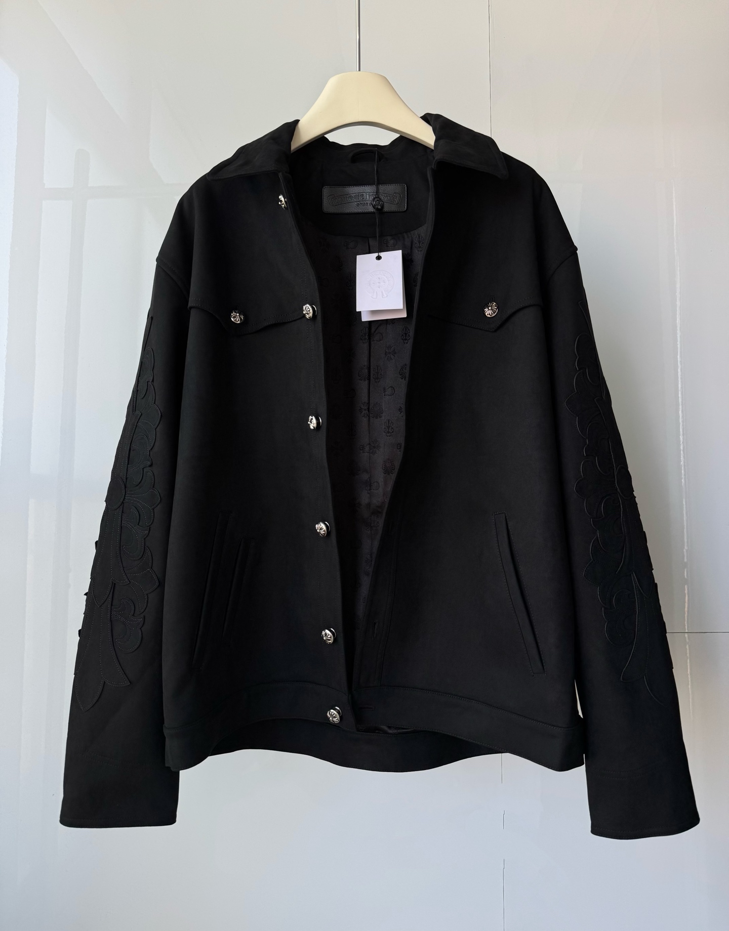 NO:661934,Chrome Hearts Autumn and Winter New Suede Heavy Duty Jacket LOGO Embroidery Customized Graphic Hardware The Upper Body Is Elegant Versatility Same Style for Men and Women SMLXL, Chrome Hearts-Clothing, chrome hearts, jackets & coats, jackets & coats, chamois leather,  19860909克罗心 秋冬新款麂皮绒重工夹克外套 LOGO刺绣 定做图型五金 上身显贵大气 百搭款 男女同款 SMLXL,克罗心-服装,chrome hearts,jackets & coats,jackets & coats,chamois leather, ,Women's clothing