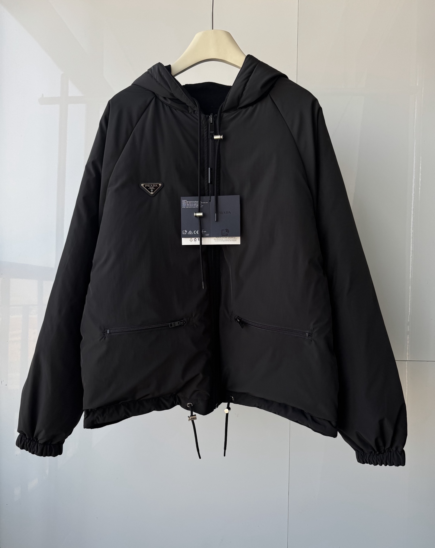 NO:637364,PRA** New autumn and winter double-sided down jacket/nylon surface, white duck down lining, chest logo decoration, custom hardware, same style for men and women, warm and non-drilled velvet SMLXL, Prada-clothing, prada, prada, jackets & coats, down jacket, alexander wang19860909PRA** 秋冬新款双面羽绒外套/尼龙面 内里白鸭绒 胸前logo饰标 定做五金 男女同款 保暖不钻绒 SMLXL,普拉达-服装,prada,prada,jackets & coats,down jacket,alexander wang,Women's clothing