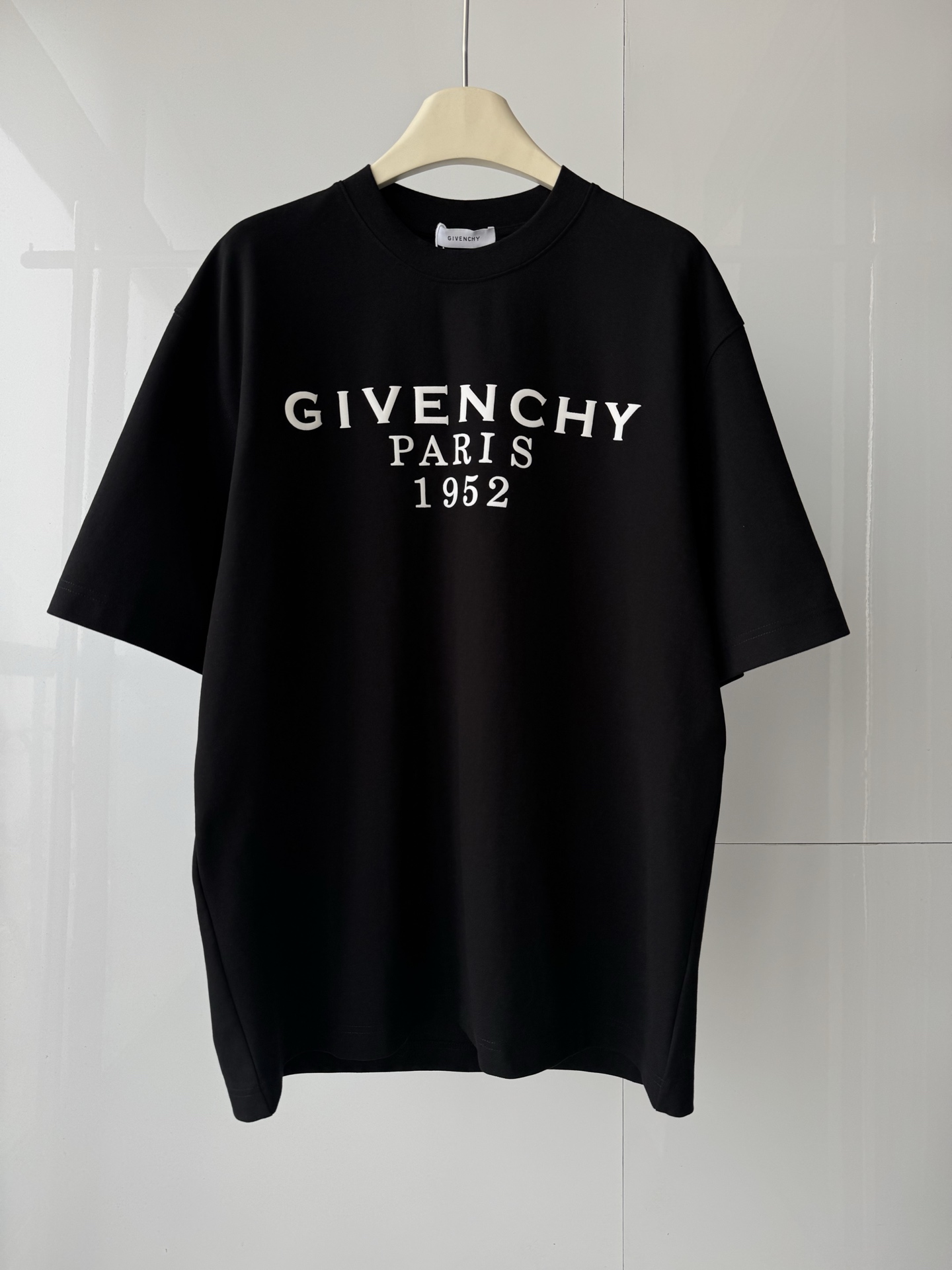 NO:775469,GVC Givenchy's new pique cotton round neck loose short sleeves 1952 foam logo printing Comfortable and breathable fabric Versatile and easy to wear Unisex SMLXL, Givenchy-clothing, givenchy, T-shirt,19860909GVC 纪梵希新款珠地棉圆领宽松短袖 1952发泡logo印花 舒适透气面料 百搭好穿 男女同款 SMLXL,纪梵希-服装,givenchy,T-shirt,,Women's clothing