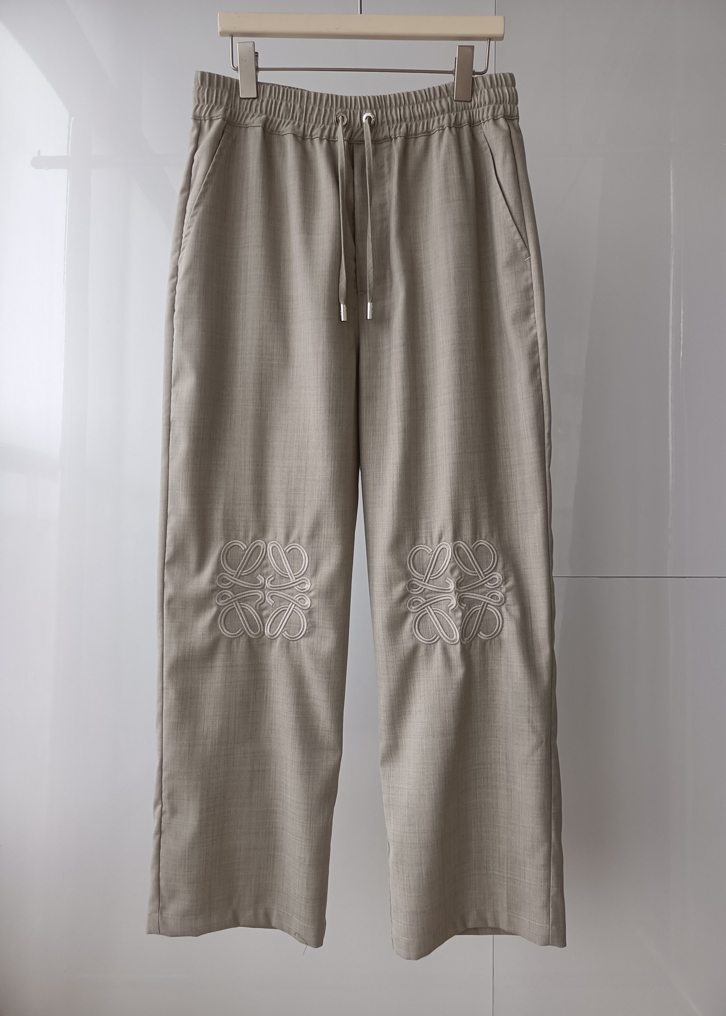 NO:723403,L0EWE Loewe's new suit/can be sold separately, soft thin wool fabric, LOGO embroidered straight elastic pocket pants, versatile and easy to wear SMLXL, Loewe-clothing, loewe,19860909L0EWE 罗意威新款套装/可单出 羊毛柔软薄款面料 LOGO刺绣直筒弹力口袋裤 百搭好穿 SMLXL,罗意威-服装,loewe,,Women's clothing